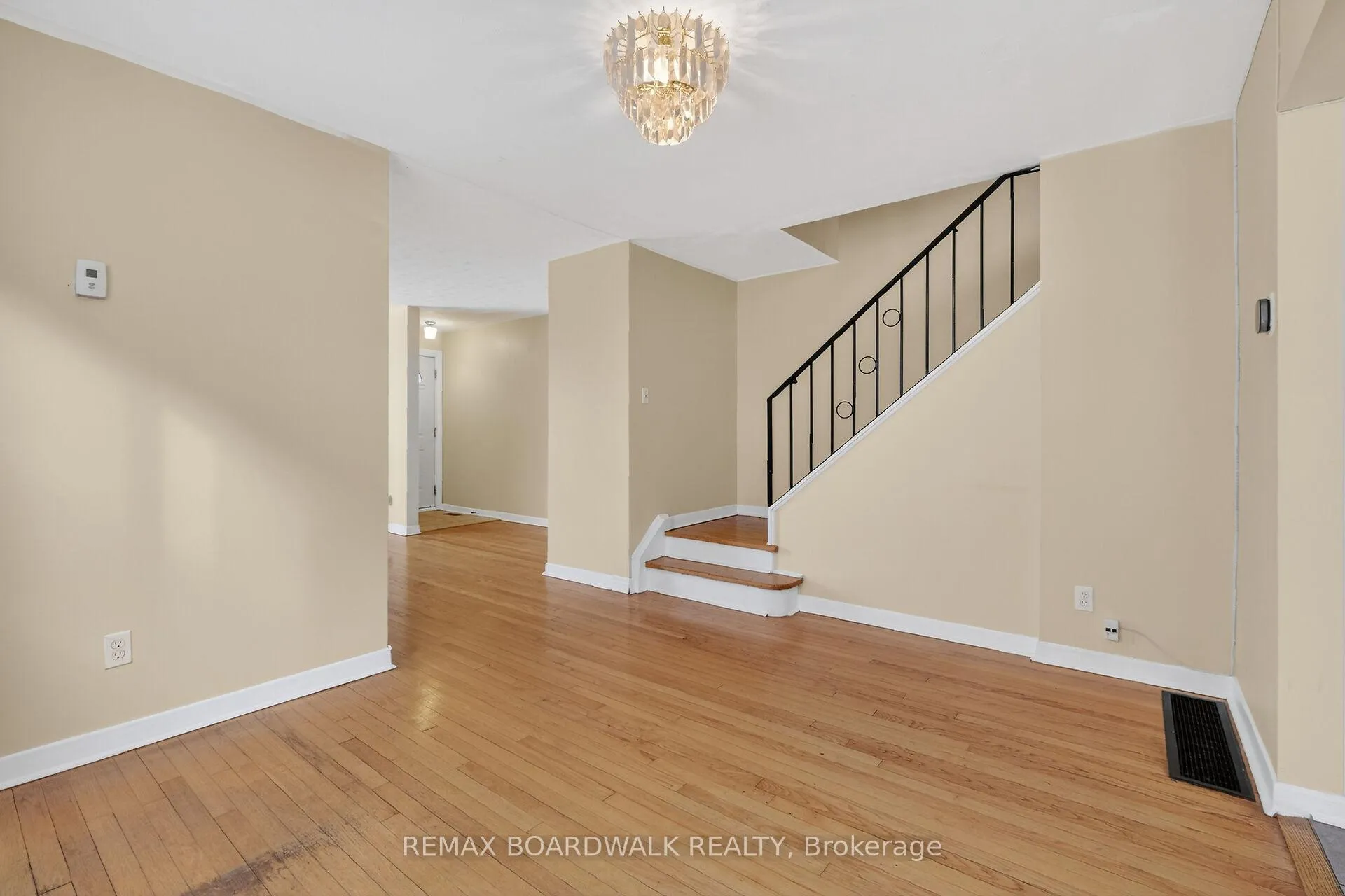 Photo 11 of 2666 Regina Street, Ottawa, Britannia — HOMEH