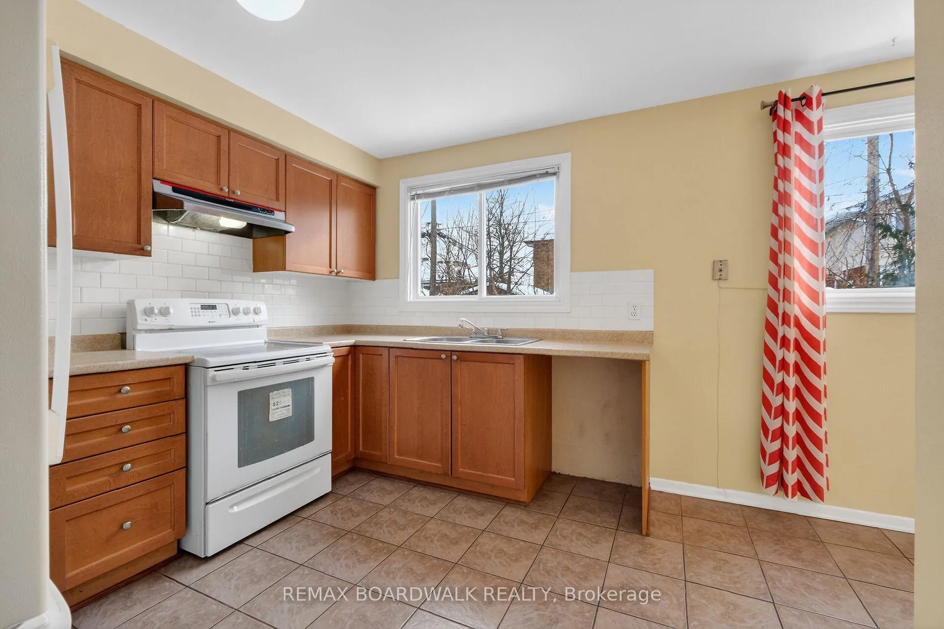 Photo 12 of 2666 Regina Street, Ottawa, Britannia — HOMEH