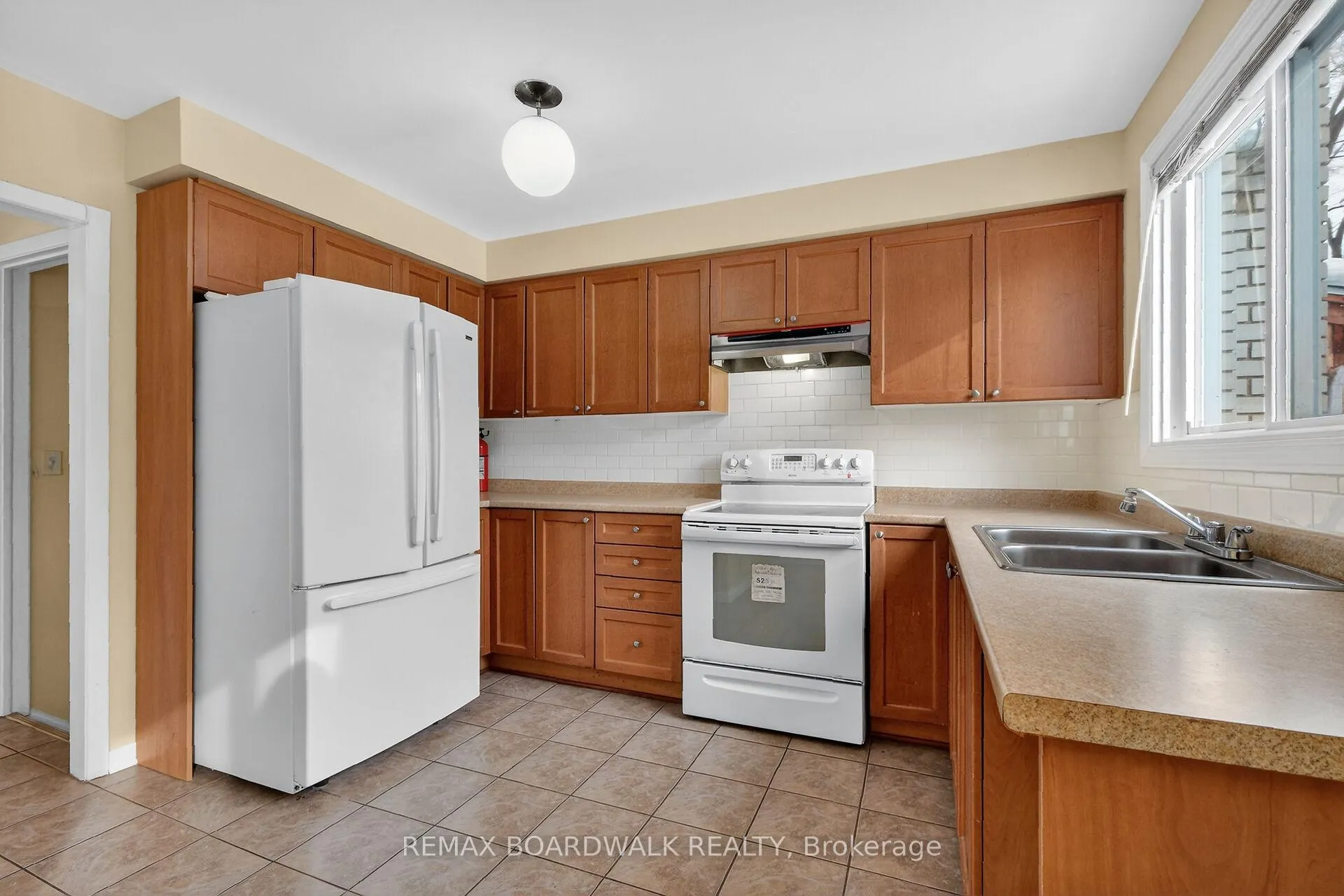 Photo 13 of 2666 Regina Street, Ottawa, Britannia — HOMEH