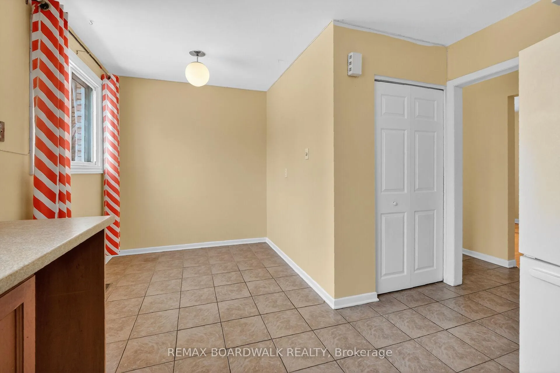 Photo 16 of 2666 Regina Street, Ottawa, Britannia — HOMEH