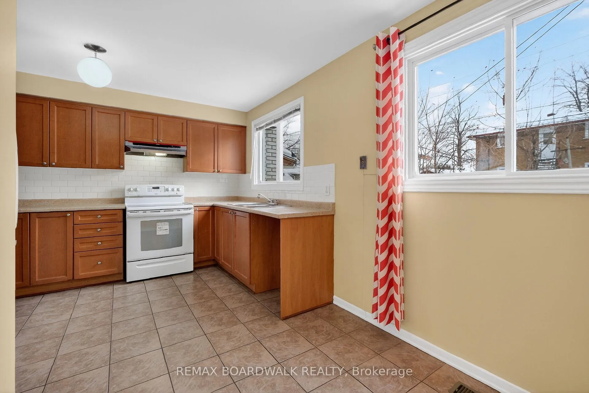 Photo 17 of 2666 Regina Street, Ottawa, Britannia — HOMEH