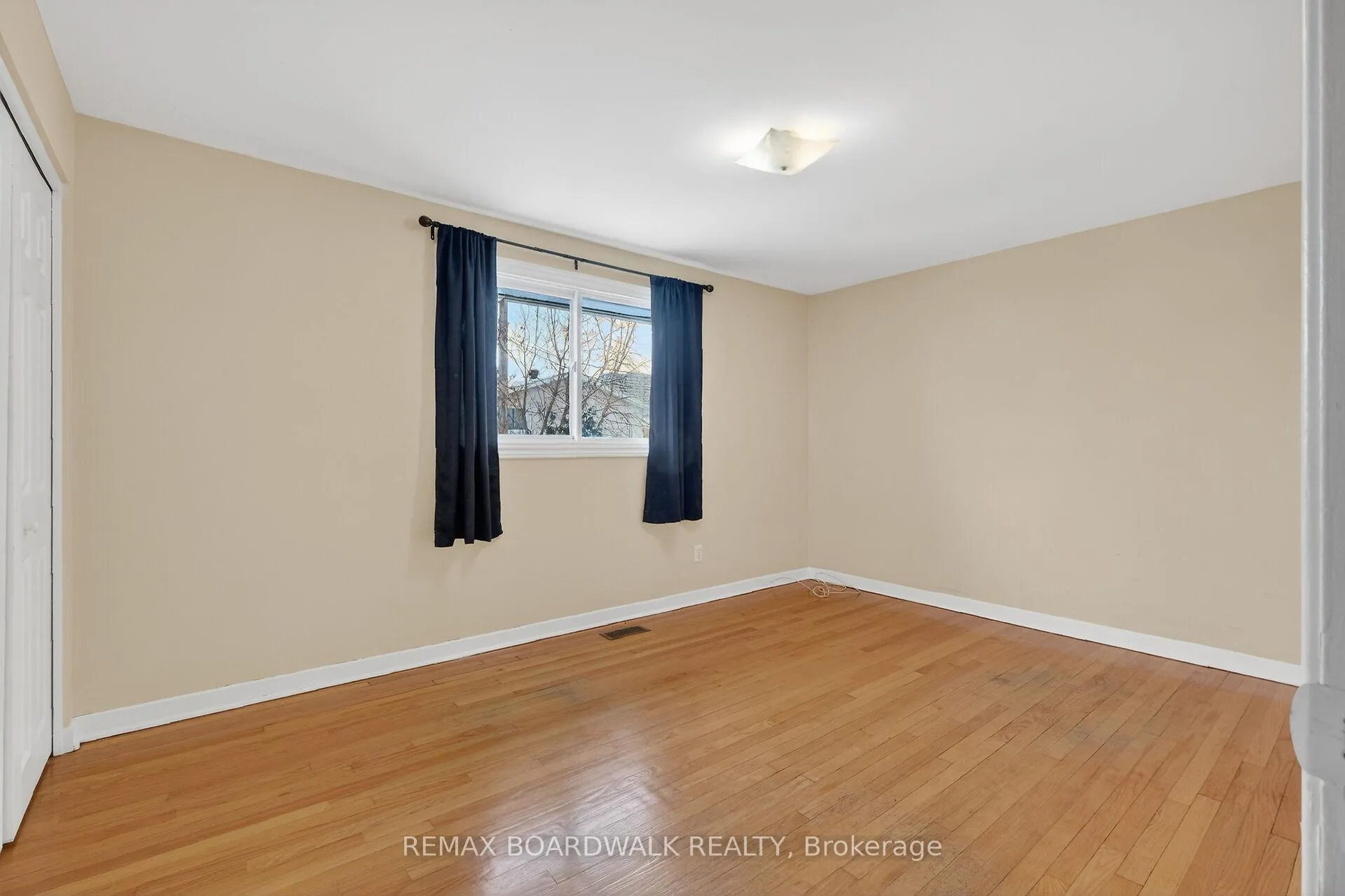 Photo 21 of 2666 Regina Street, Ottawa, Britannia — HOMEH