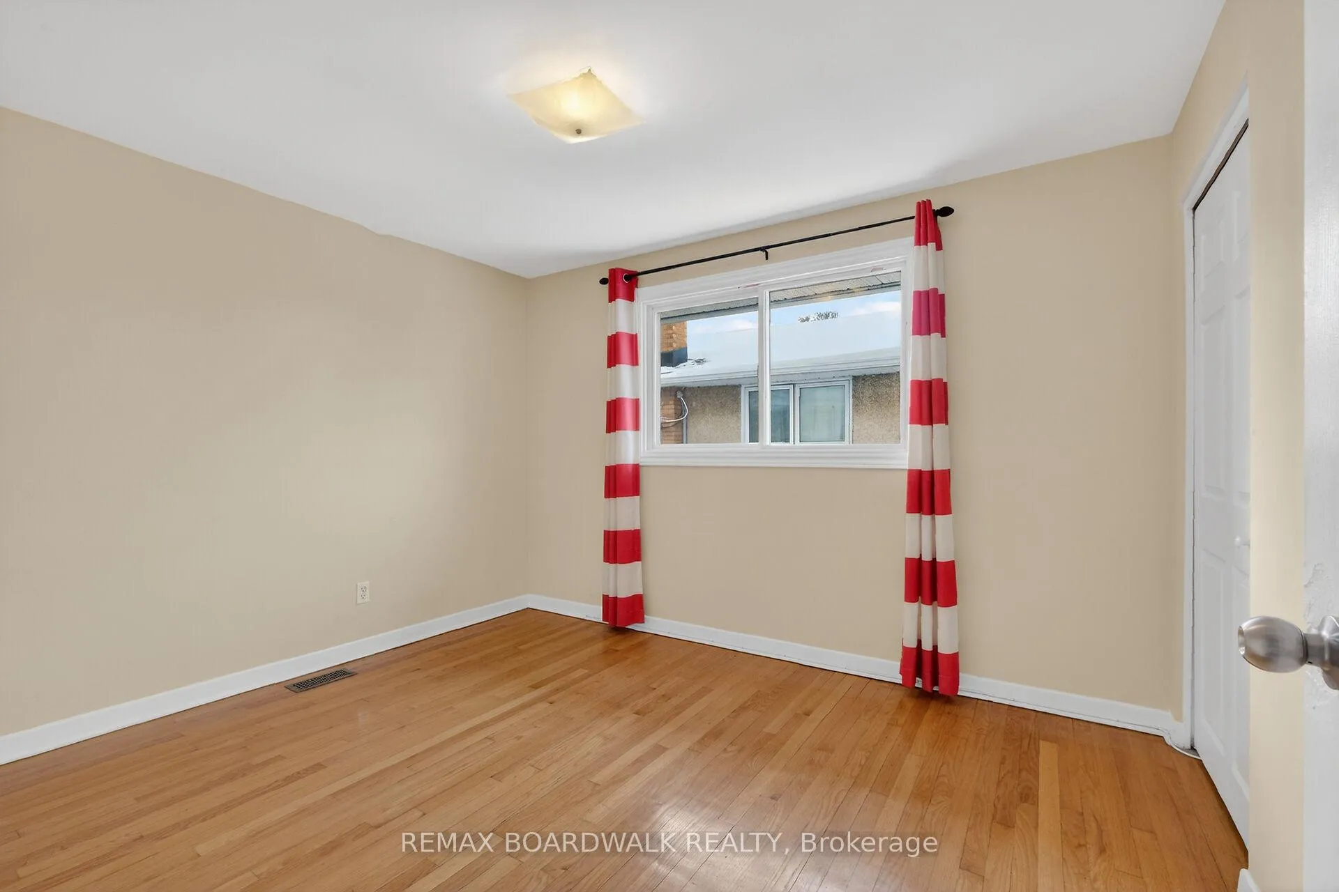 Photo 28 of 2666 Regina Street, Ottawa, Britannia — HOMEH