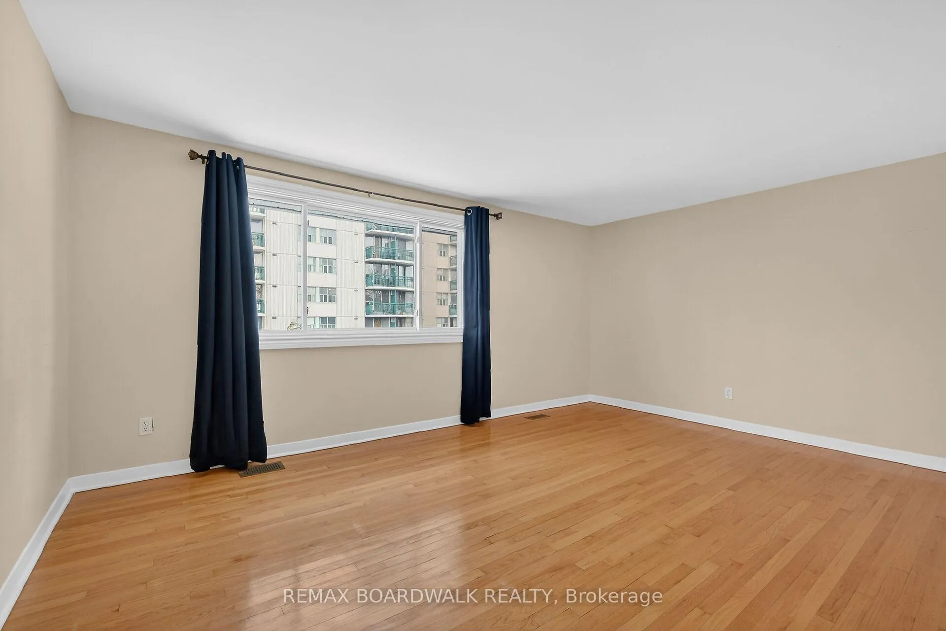 Photo 33 of 2666 Regina Street, Ottawa, Britannia — HOMEH