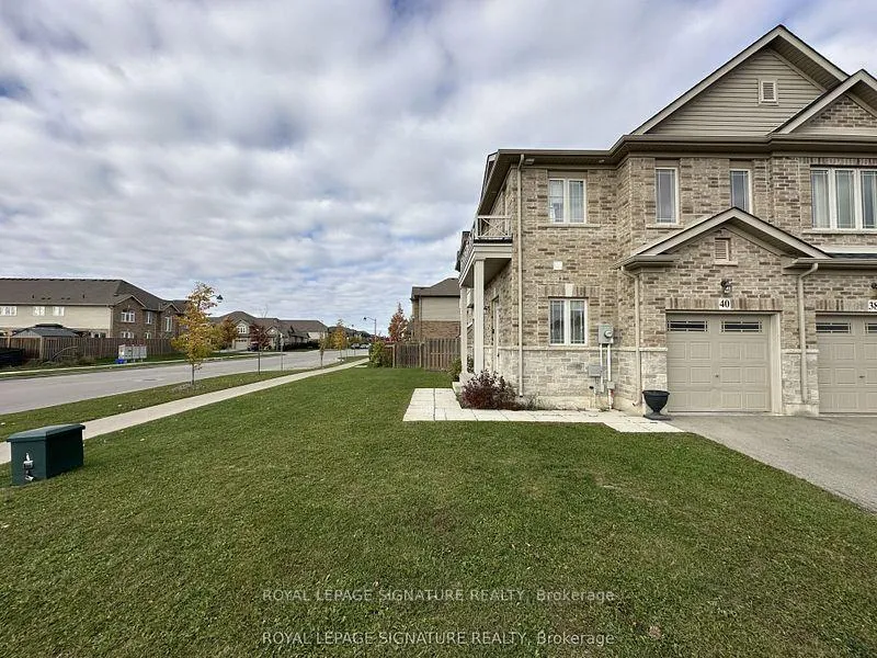 Photo 3 of 40 Kingsborough Dr, Grimsby, Grimsby Escarpment — HOMEH