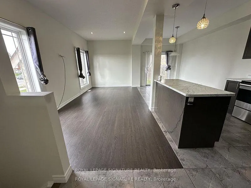 Photo 6 of 40 Kingsborough Dr, Grimsby, Grimsby Escarpment — HOMEH