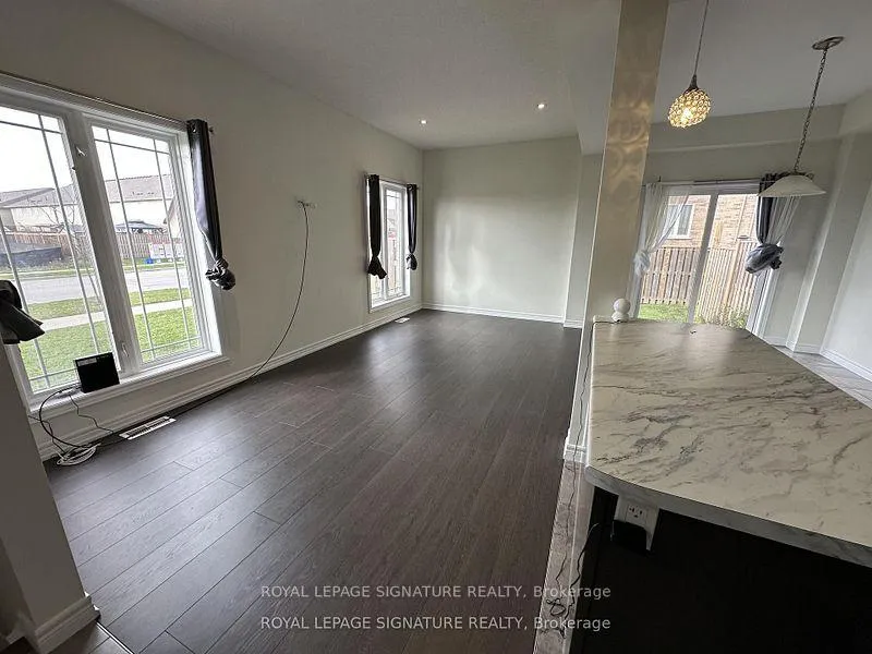 Photo 7 of 40 Kingsborough Dr, Grimsby, Grimsby Escarpment — HOMEH