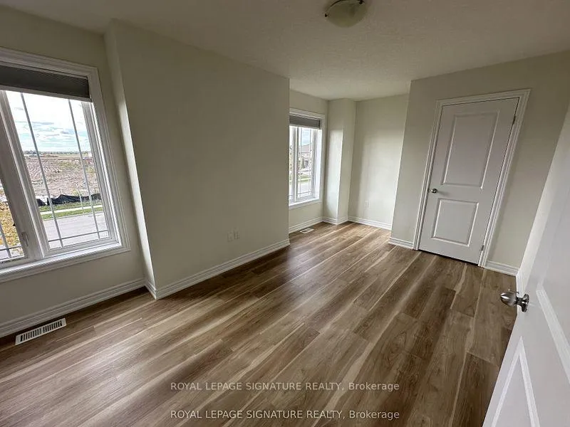 Photo 21 of 40 Kingsborough Dr, Grimsby, Grimsby Escarpment — HOMEH