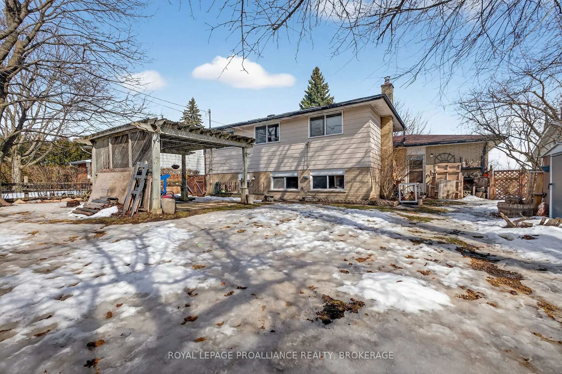 Photo 37 of 697 Fleet Street, Kingston, South of Taylor-Kidd Blvd — HOMEH