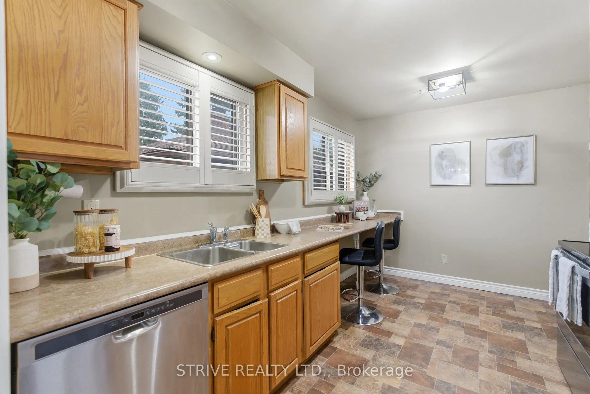 Photo 11 of 222 Athabasca Street, Oshawa, Donevan — HOMEH