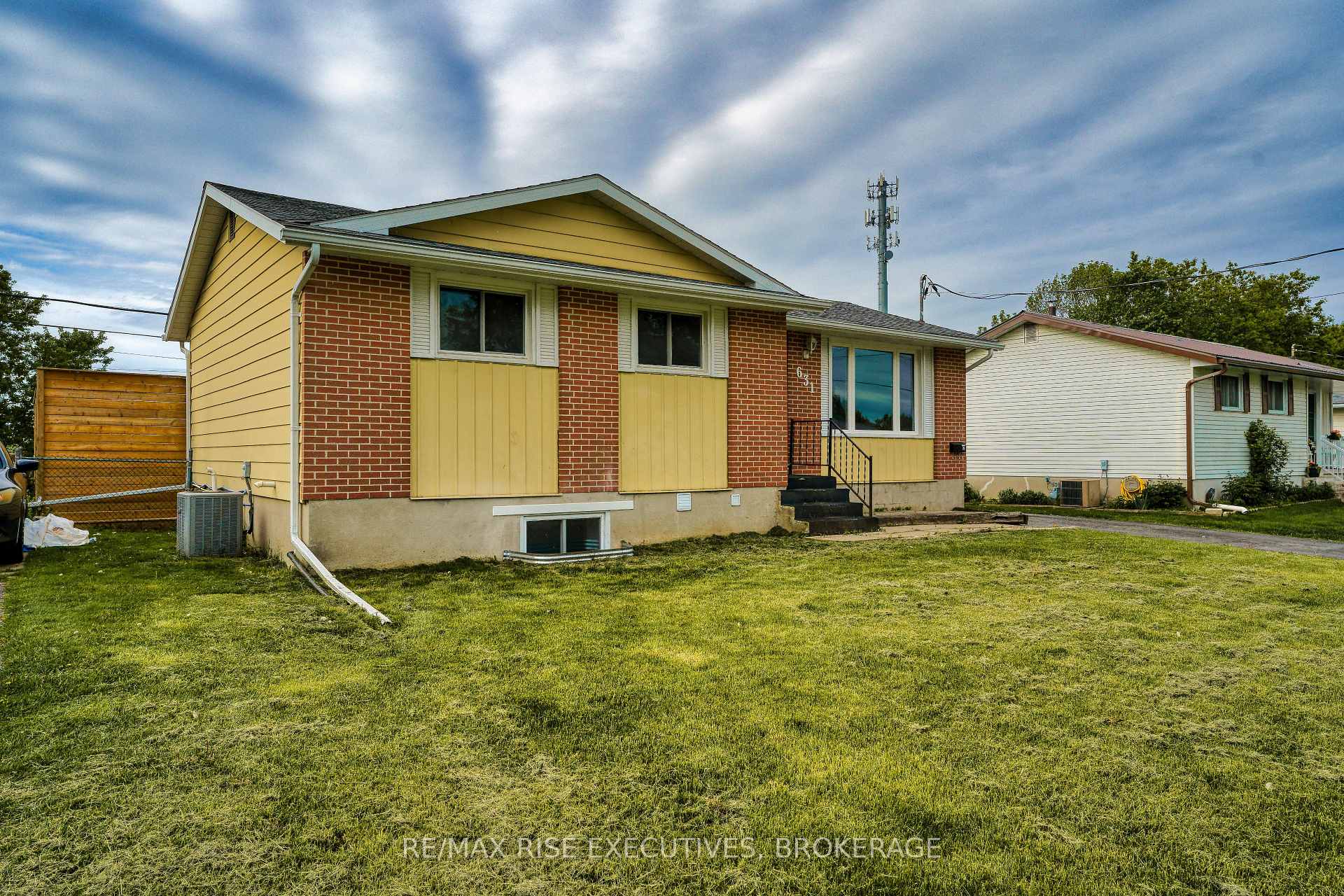 Front of Unit 1, 631 Aylmer Crescent