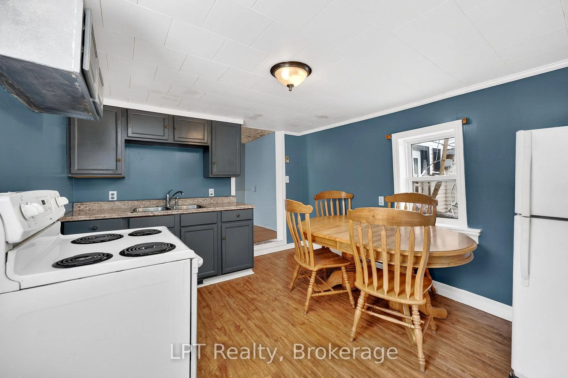 Photo 11 of 176 Garden Street, Gananoque — HOMEH