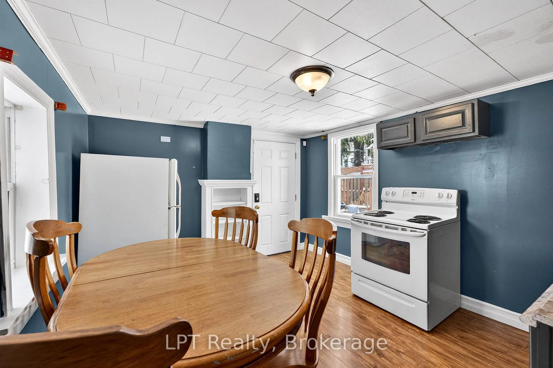 Photo 12 of 176 Garden Street, Gananoque — HOMEH