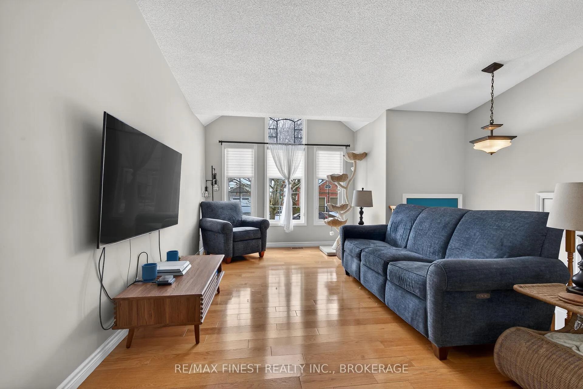 Photo 3 of 604 Freeman Crescent, Kingston, Kingston East (Incl Barret Crt) — HOMEH