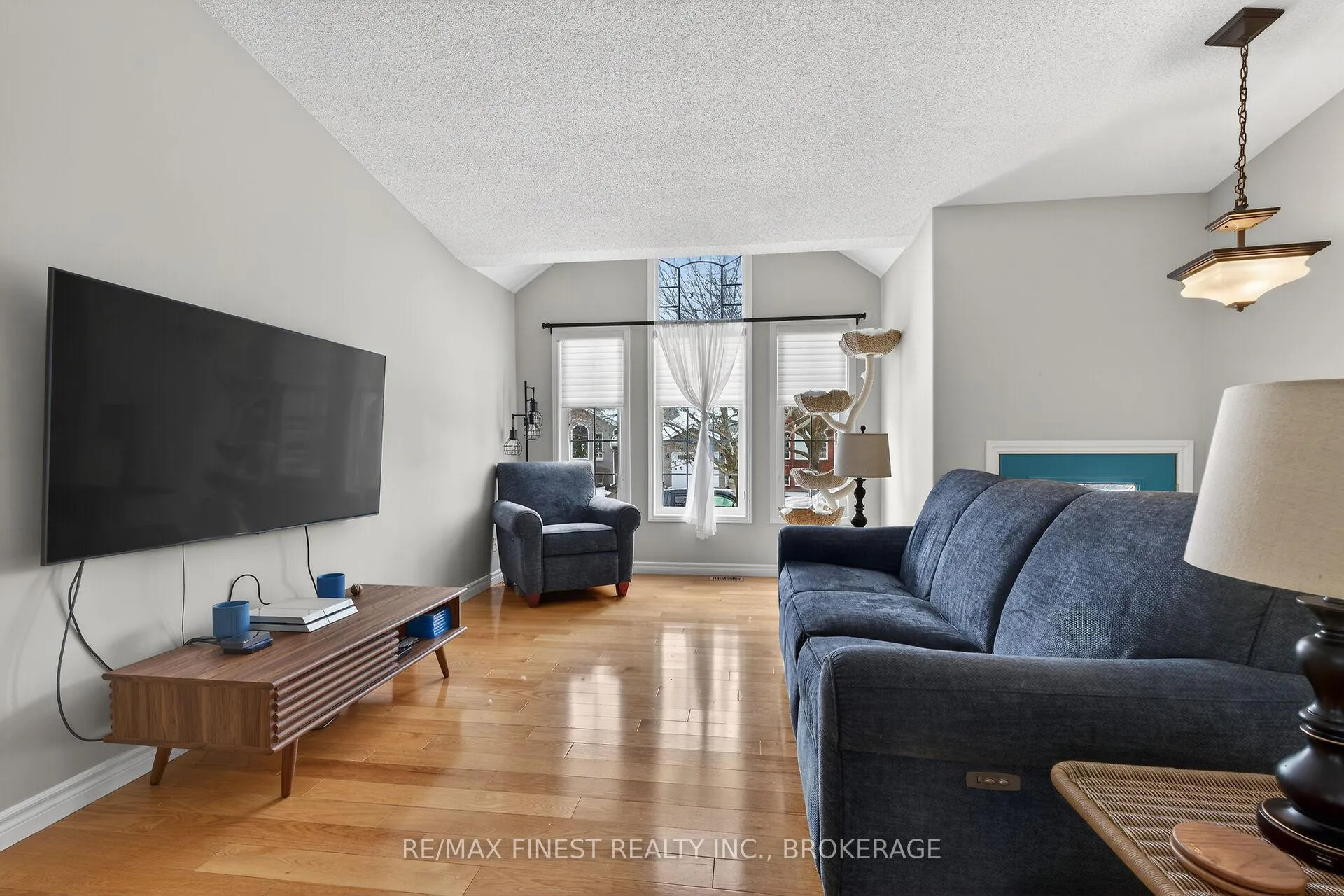 Photo 4 of 604 Freeman Crescent, Kingston, Kingston East (Incl Barret Crt) — HOMEH