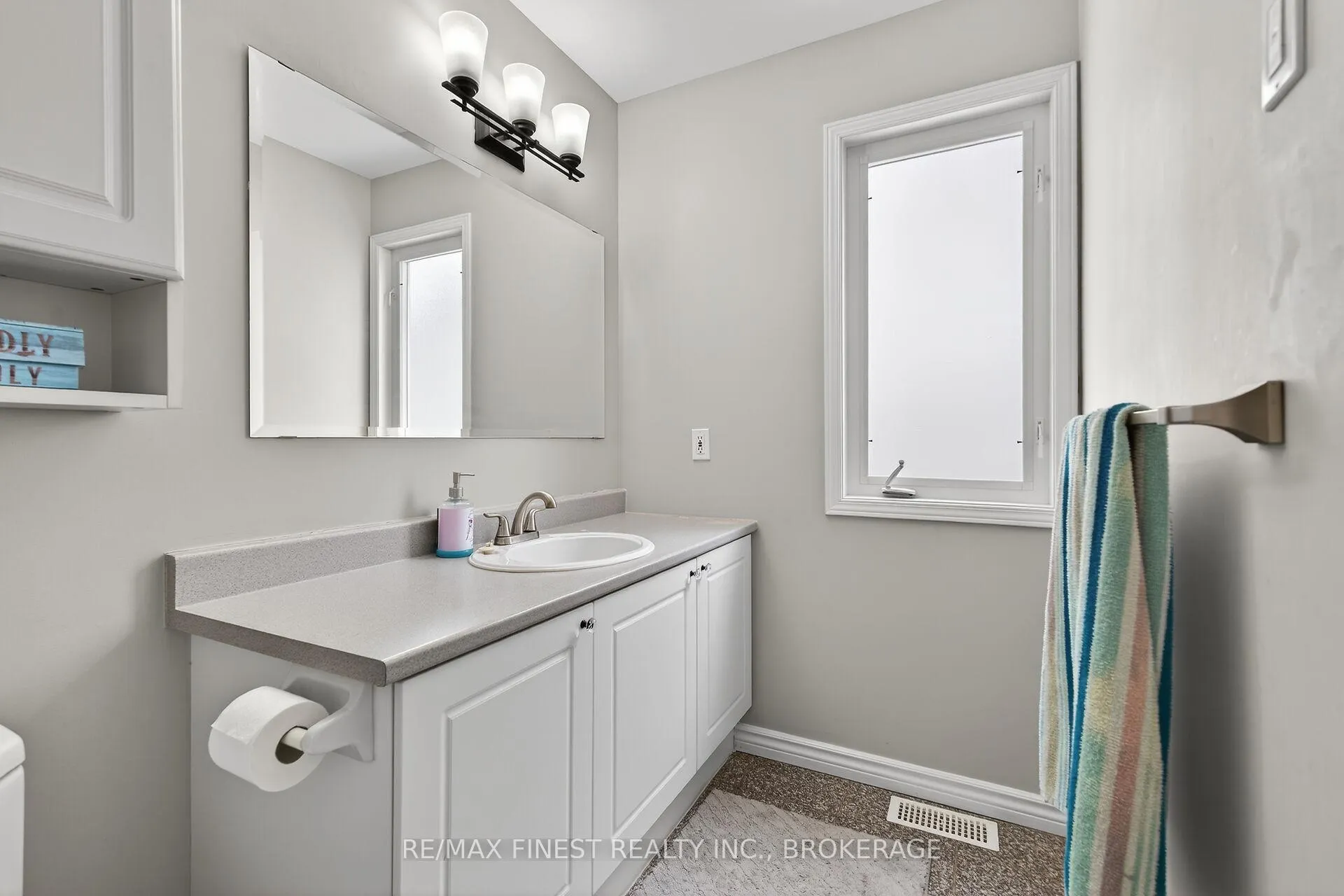 Photo 21 of 604 Freeman Crescent, Kingston, Kingston East (Incl Barret Crt) — HOMEH