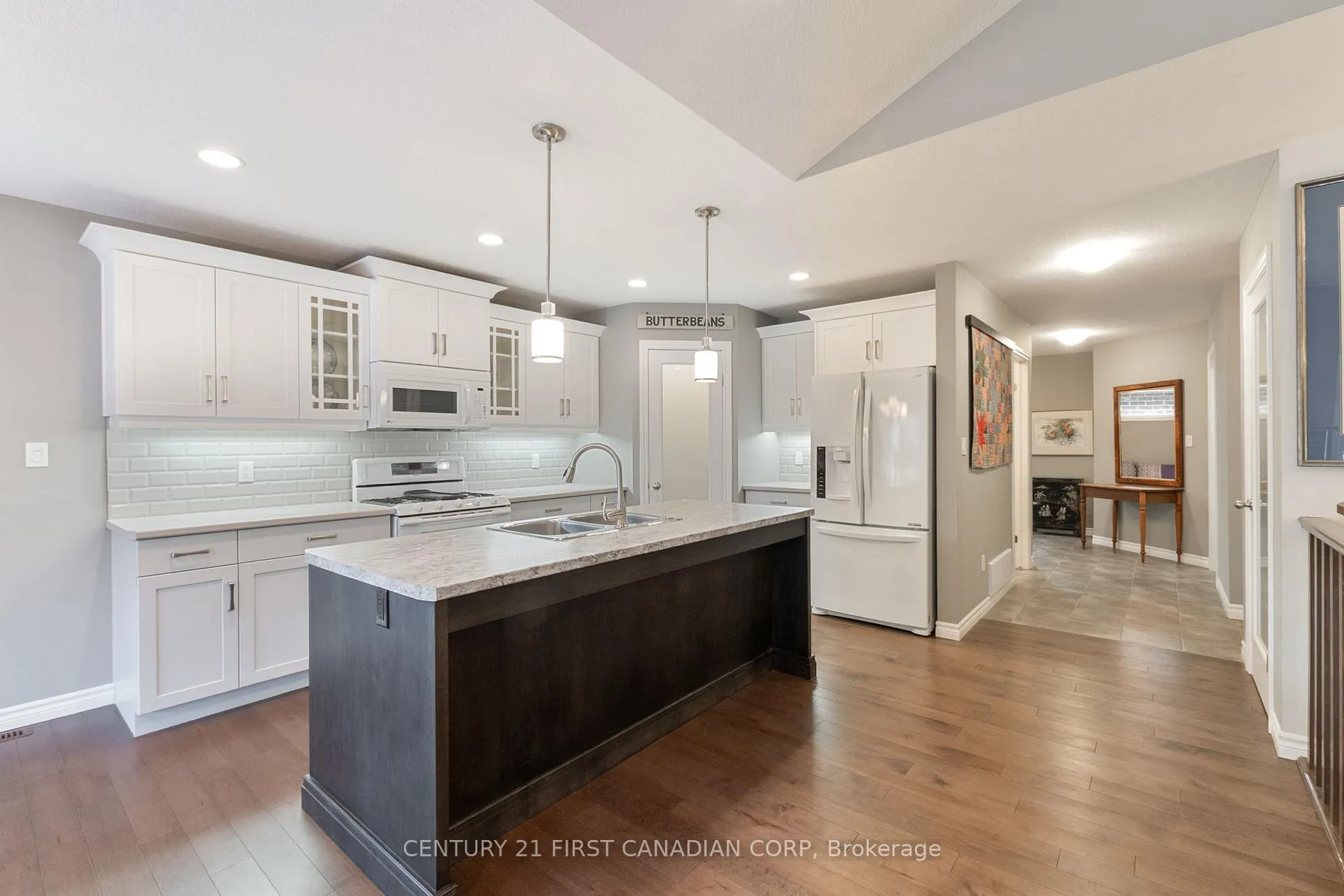 Photo 11 of 23 Blairmont Terrace, St. Thomas — HOMEH