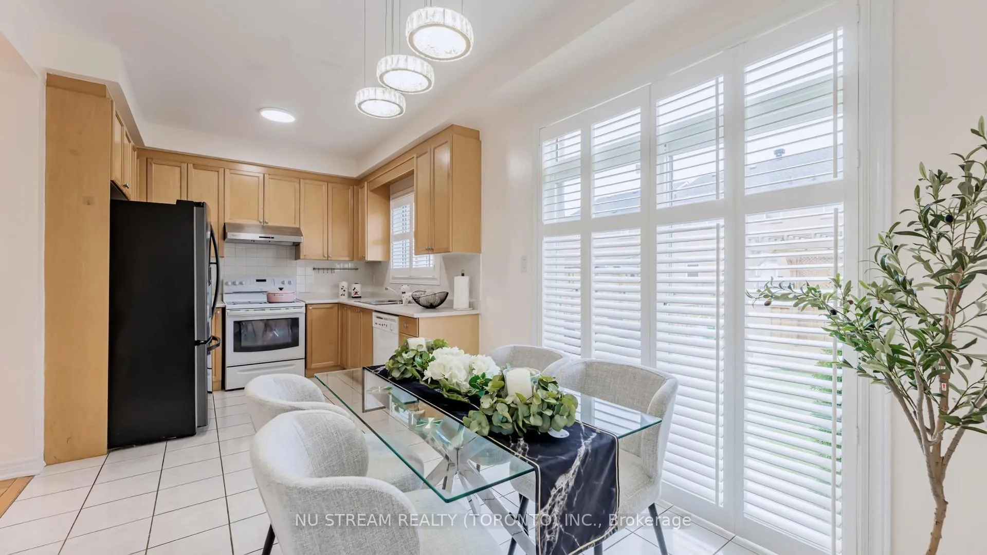 Photo 15 of 18 Radmore Place, Markham, Box Grove — HOMEH