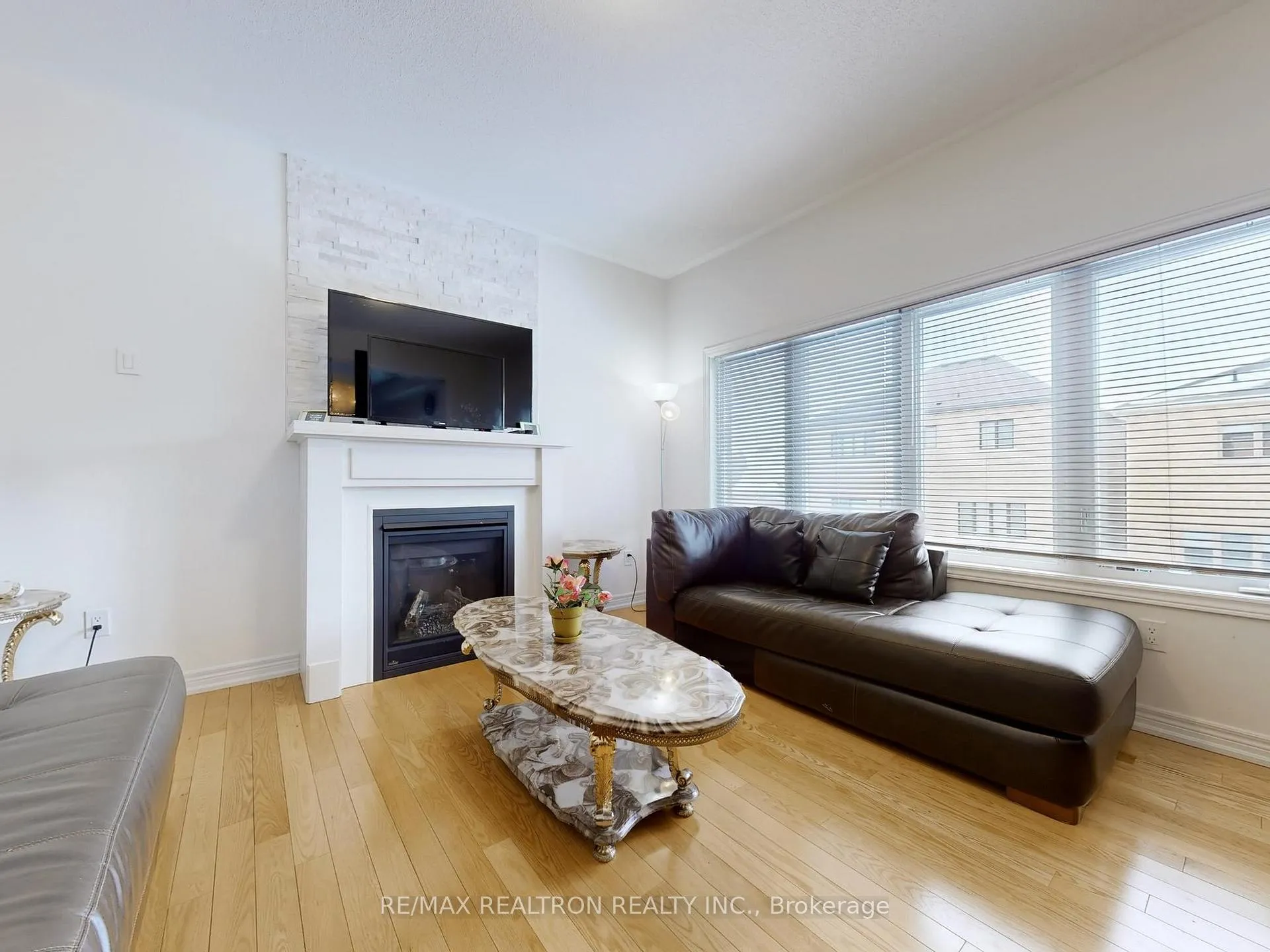 Photo 3 of Unit Upper, 22 Pietrowski Drive, Georgina, Keswick North — HOMEH