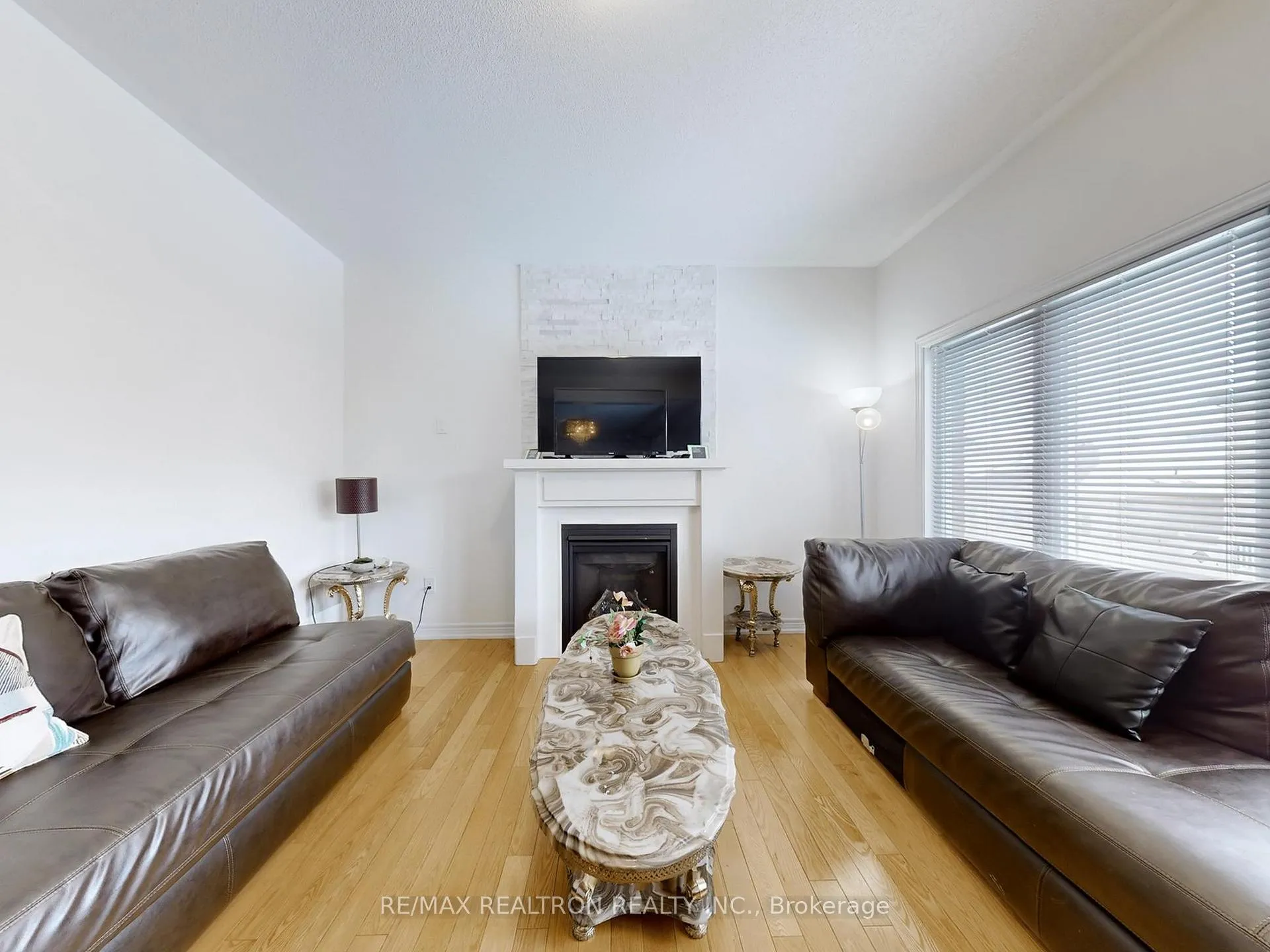 Photo 4 of Unit Upper, 22 Pietrowski Drive, Georgina, Keswick North — HOMEH