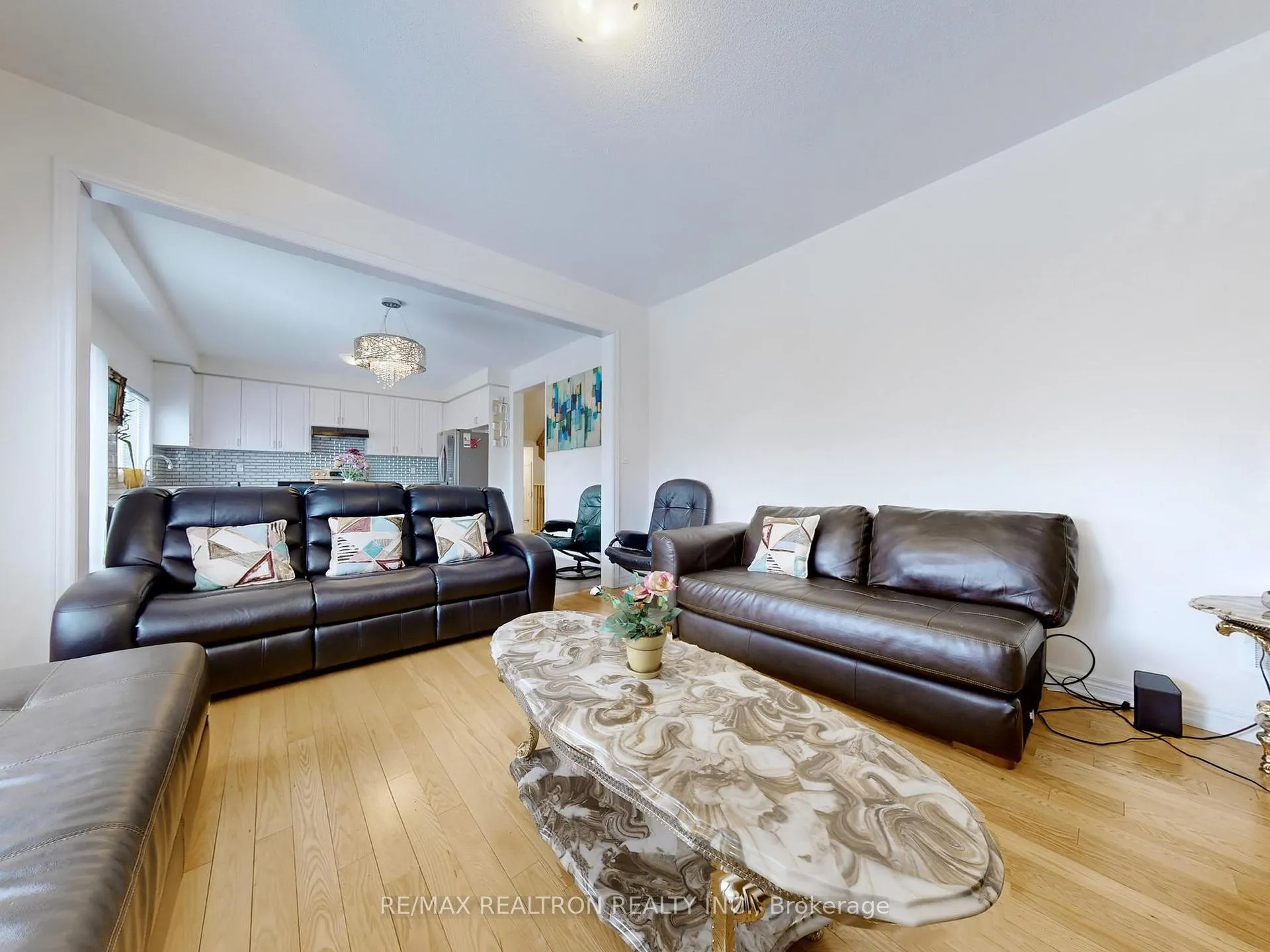 Photo 8 of Unit Upper, 22 Pietrowski Drive, Georgina, Keswick North — HOMEH