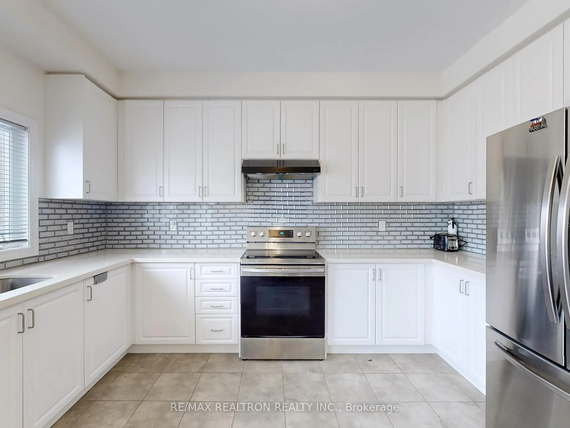 Photo 9 of Unit Upper, 22 Pietrowski Drive, Georgina, Keswick North — HOMEH