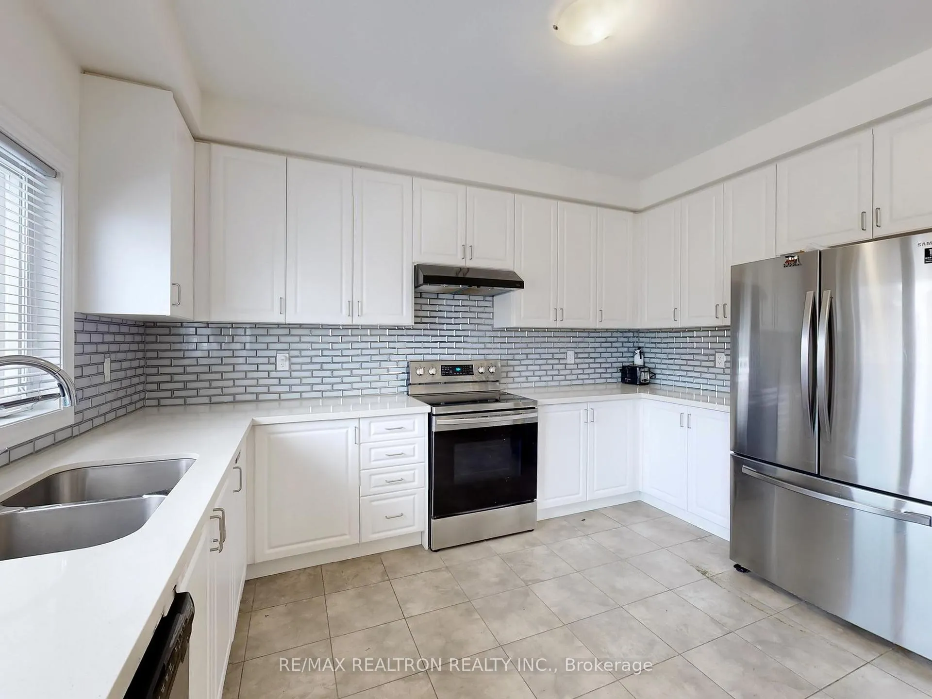 Photo 11 of Unit Upper, 22 Pietrowski Drive, Georgina, Keswick North — HOMEH