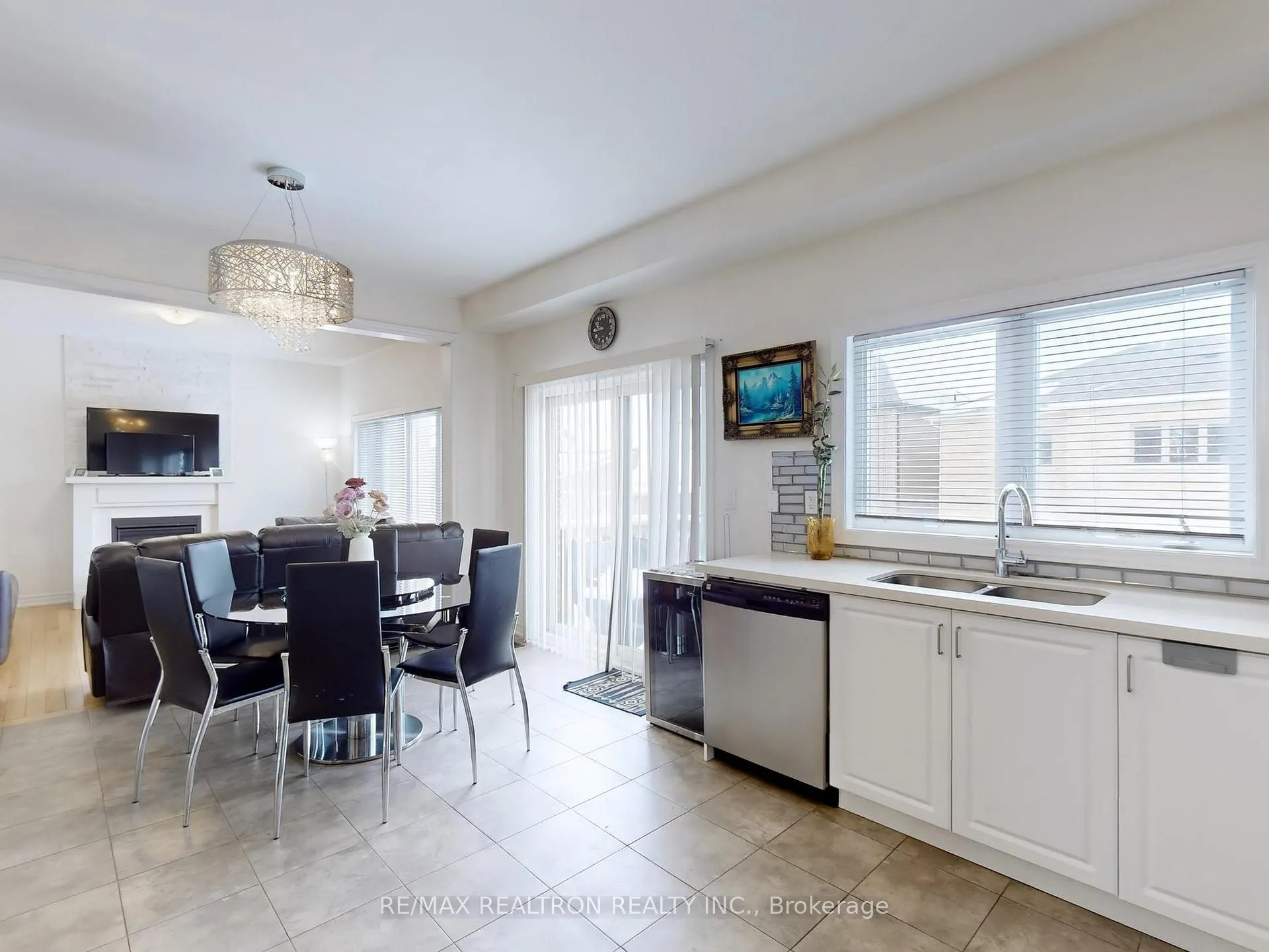 Photo 13 of Unit Upper, 22 Pietrowski Drive, Georgina, Keswick North — HOMEH