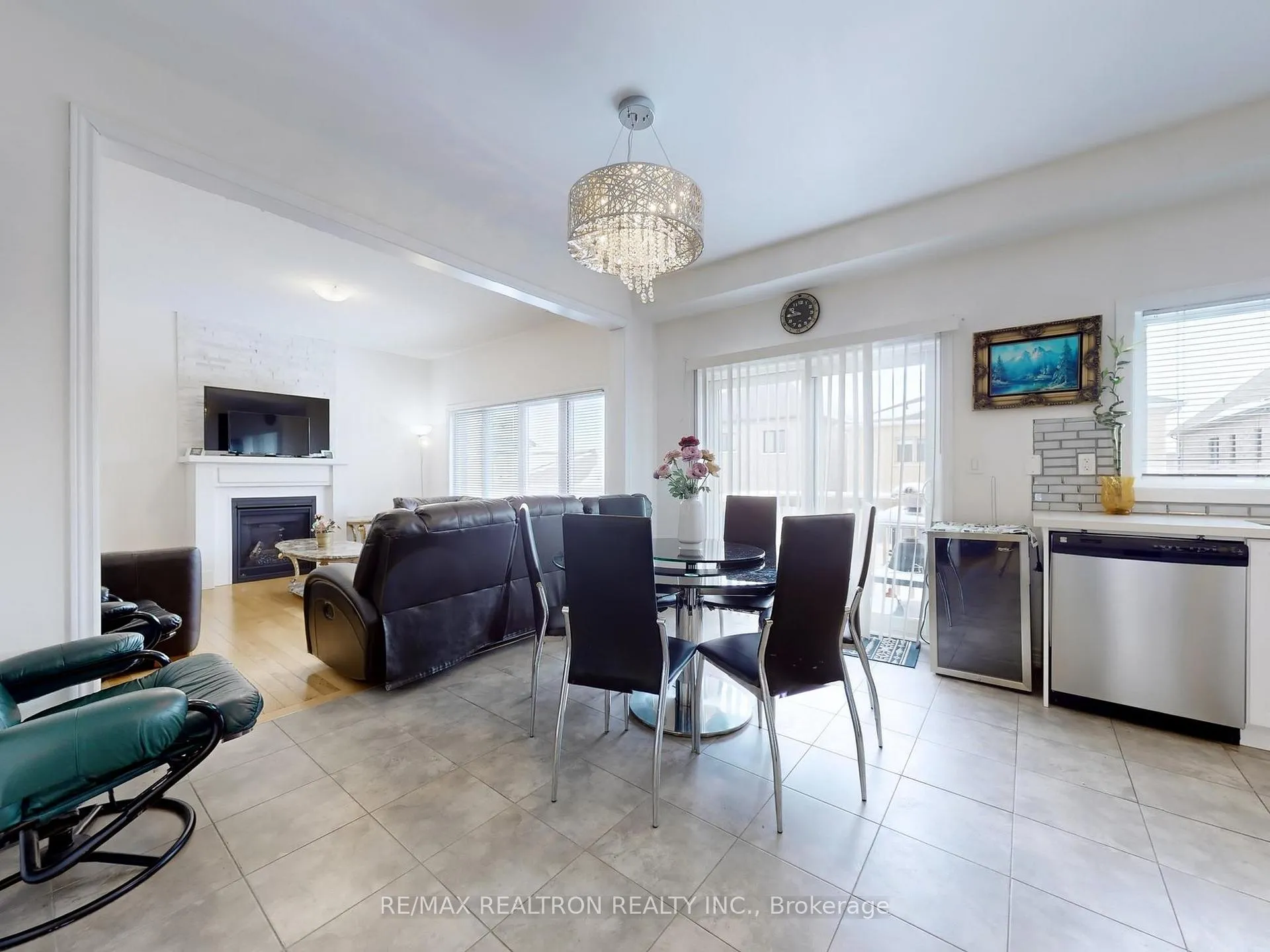 Photo 17 of Unit Upper, 22 Pietrowski Drive, Georgina, Keswick North — HOMEH