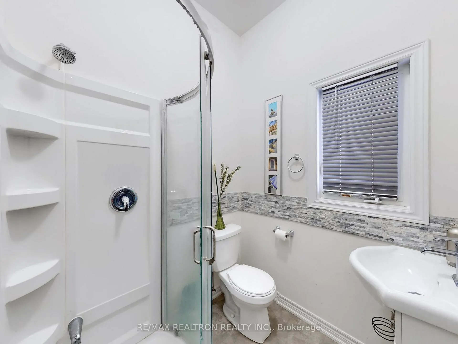 Photo 19 of Unit Upper, 22 Pietrowski Drive, Georgina, Keswick North — HOMEH