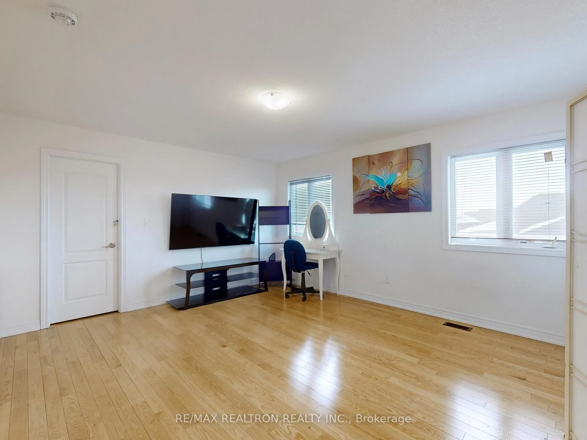 Photo 24 of Unit Upper, 22 Pietrowski Drive, Georgina, Keswick North — HOMEH