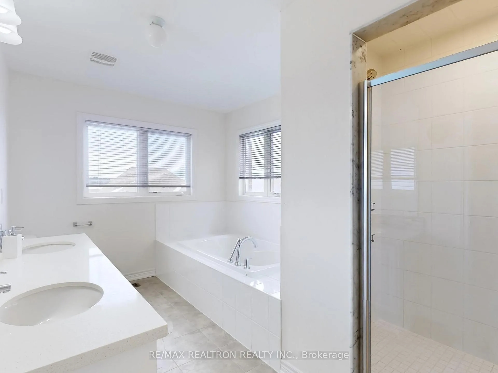 Photo 29 of Unit Upper, 22 Pietrowski Drive, Georgina, Keswick North — HOMEH