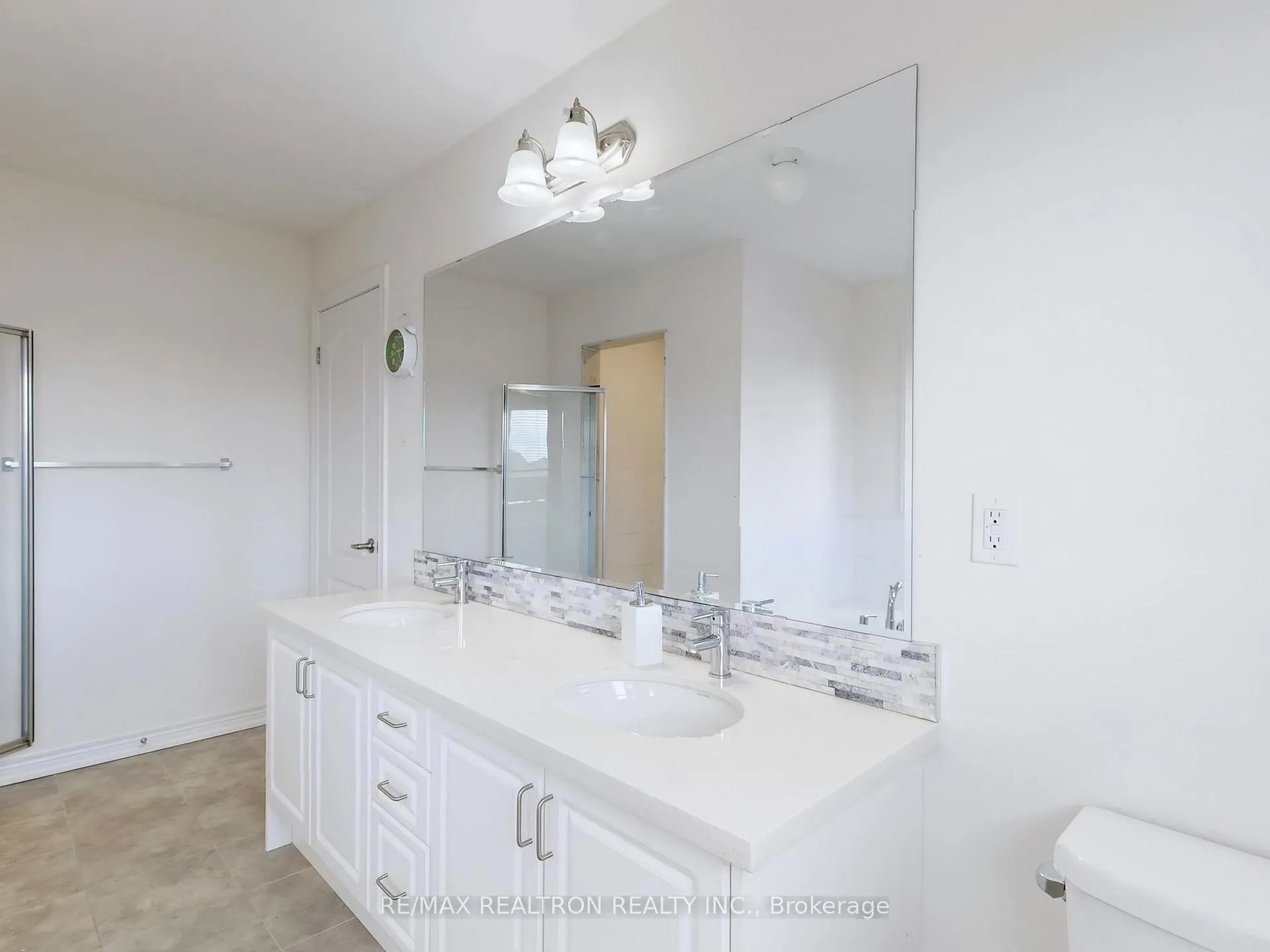 Photo 30 of Unit Upper, 22 Pietrowski Drive, Georgina, Keswick North — HOMEH