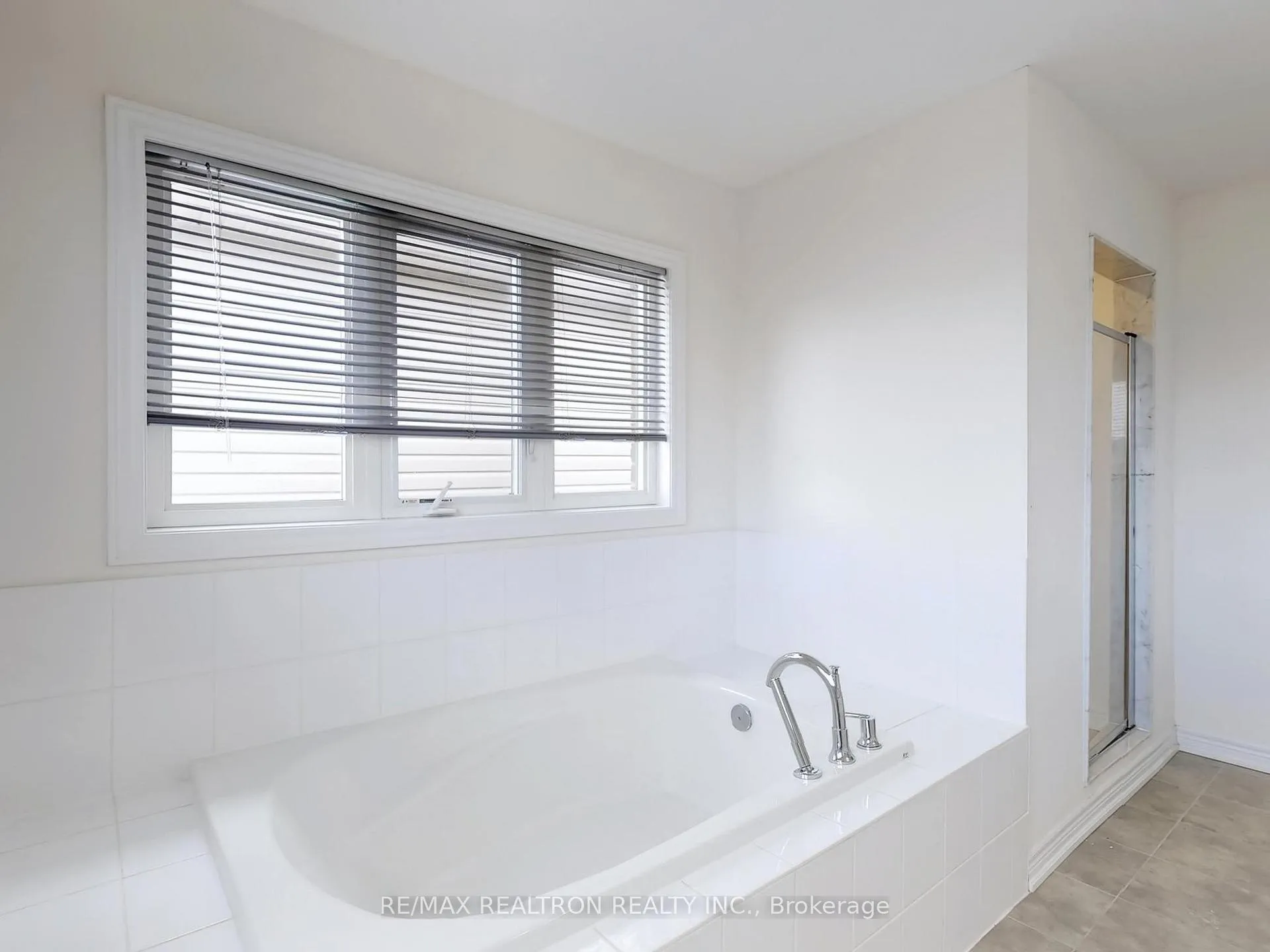 Photo 31 of Unit Upper, 22 Pietrowski Drive, Georgina, Keswick North — HOMEH