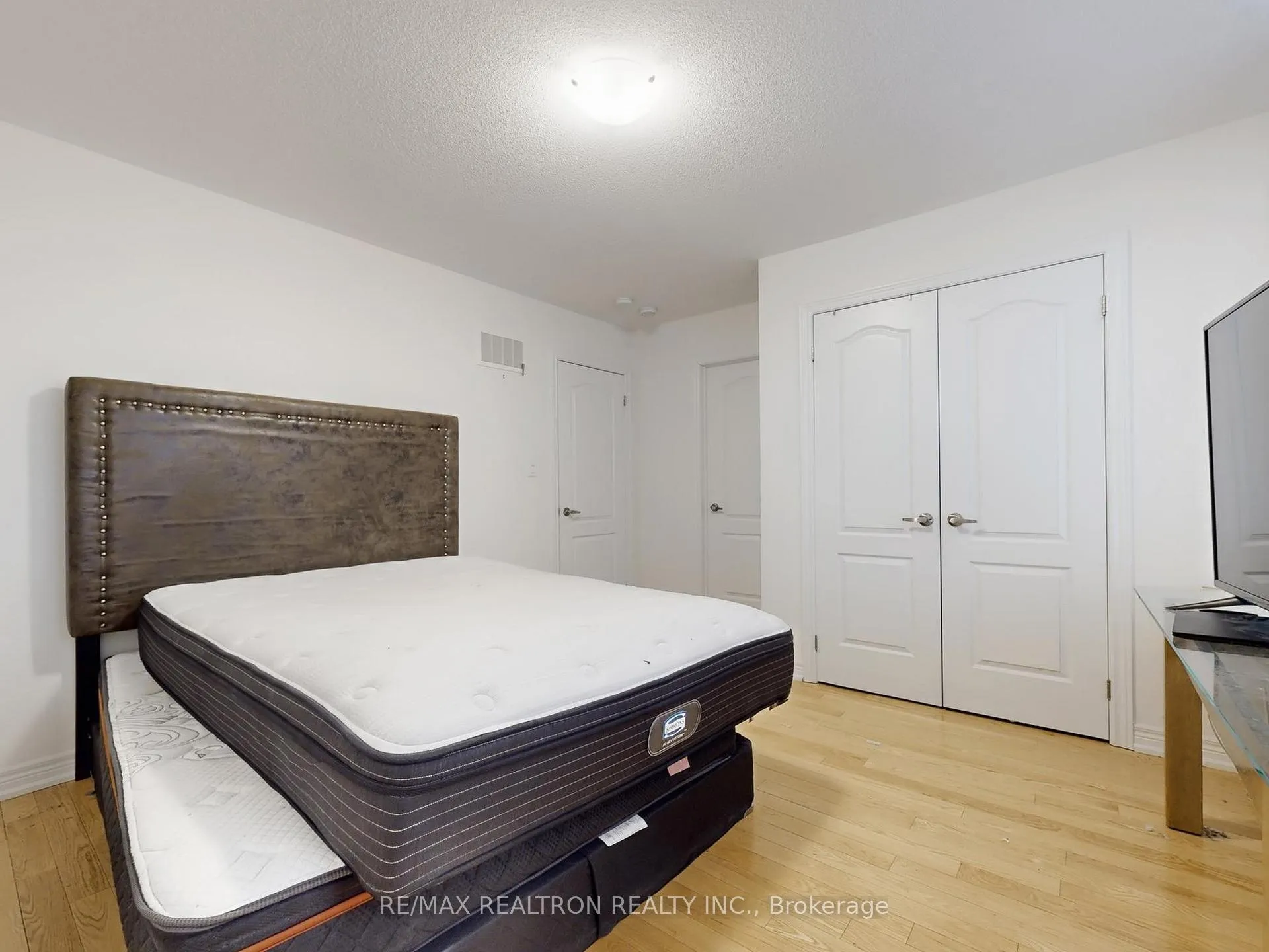 Photo 37 of Unit Upper, 22 Pietrowski Drive, Georgina, Keswick North — HOMEH