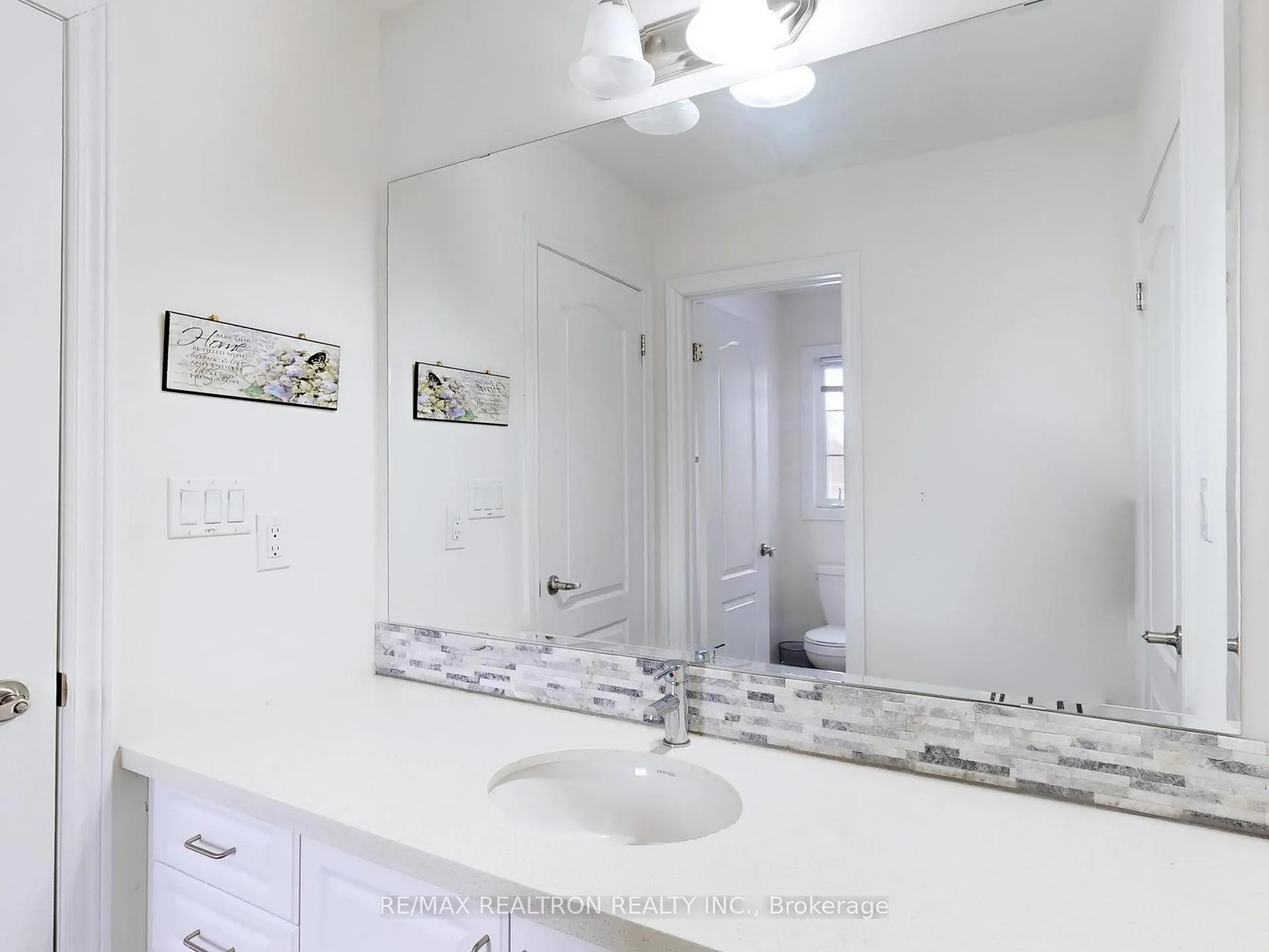 Photo 40 of Unit Upper, 22 Pietrowski Drive, Georgina, Keswick North — HOMEH