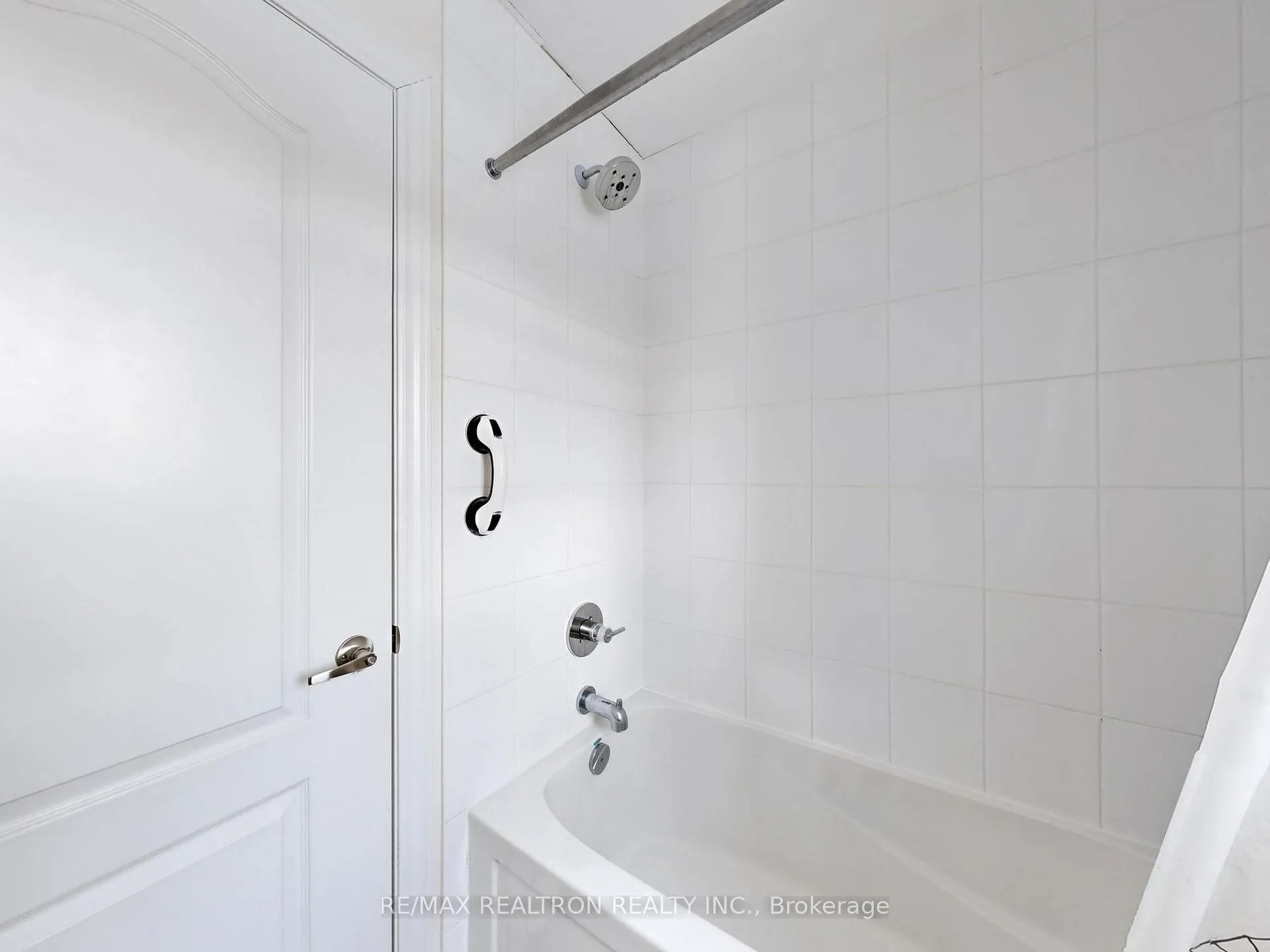 Photo 41 of Unit Upper, 22 Pietrowski Drive, Georgina, Keswick North — HOMEH