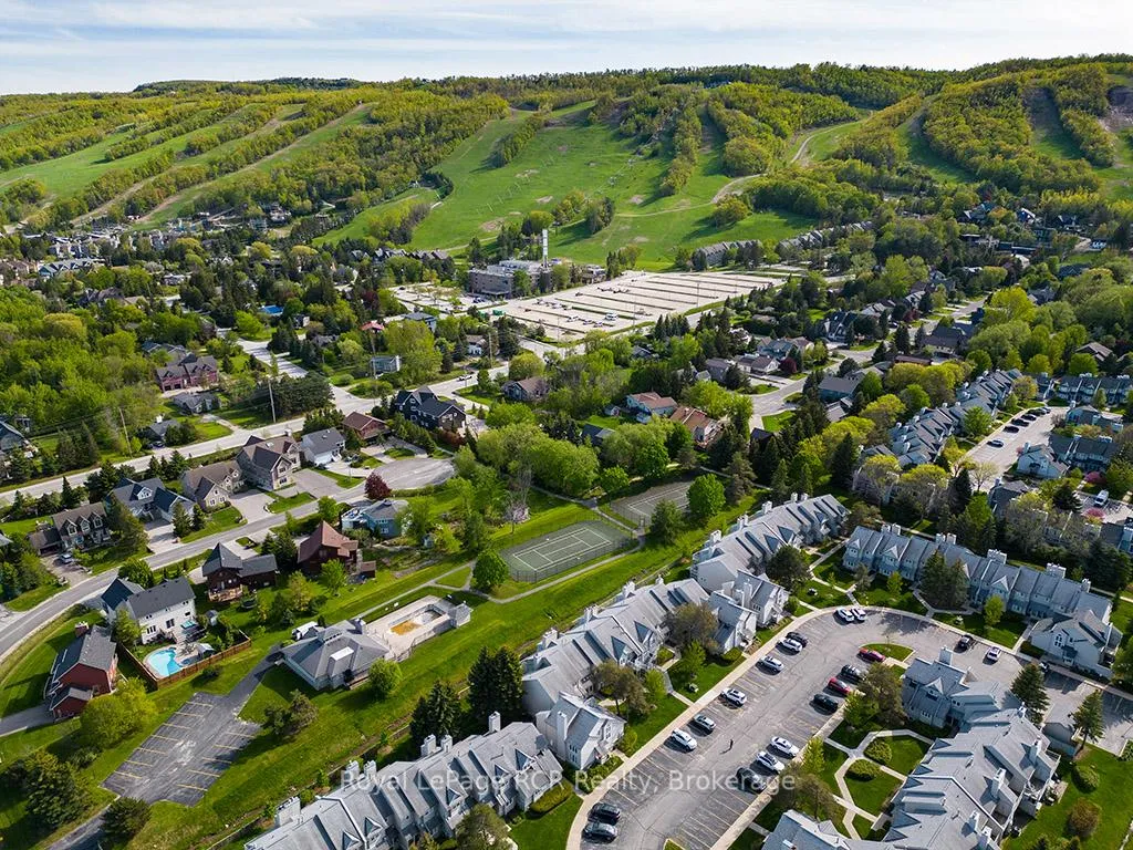 Photo 5 of Unit Unit #32, 162 Settlers Way, Blue Mountains — HOMEH