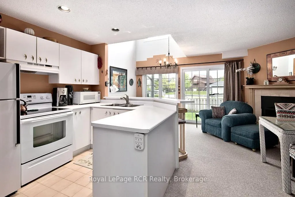 Photo 8 of Unit Unit #32, 162 Settlers Way, Blue Mountains — HOMEH