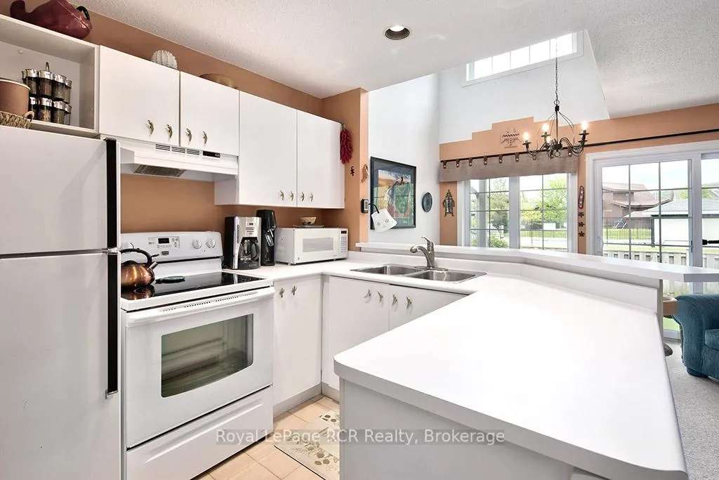Photo 10 of Unit Unit #32, 162 Settlers Way, Blue Mountains — HOMEH