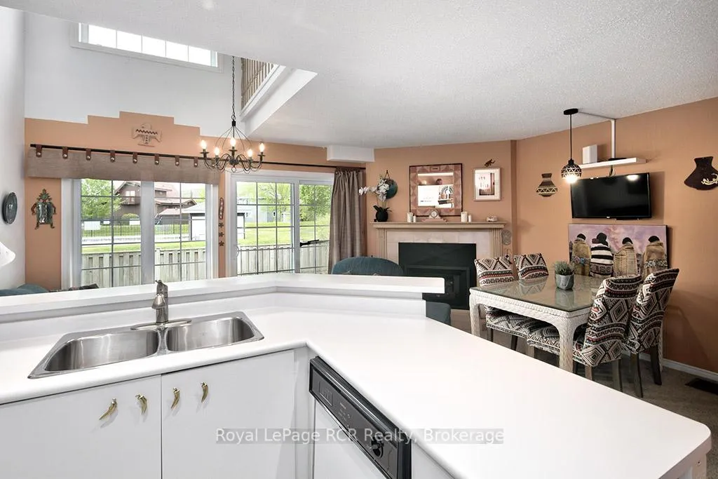 Photo 11 of Unit Unit #32, 162 Settlers Way, Blue Mountains — HOMEH