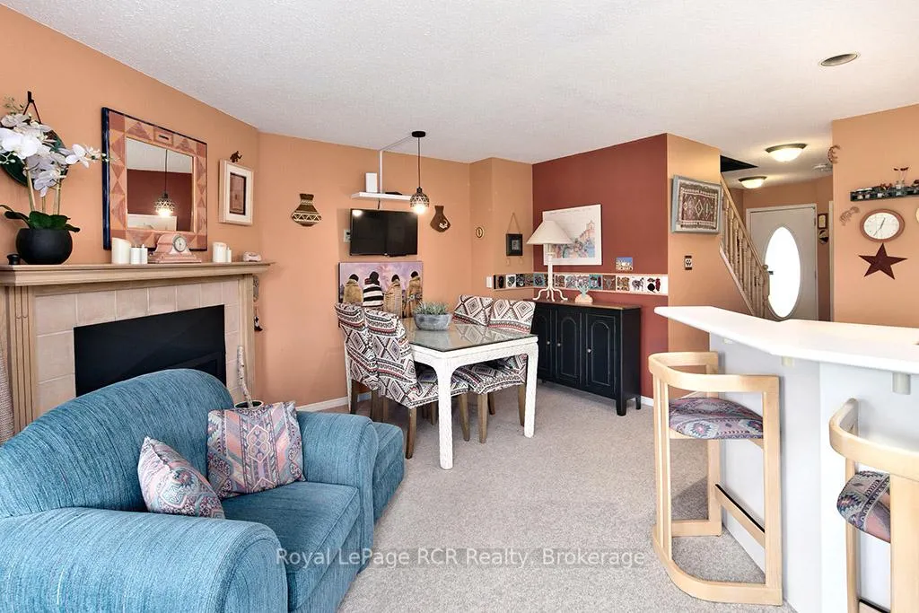 Photo 15 of Unit Unit #32, 162 Settlers Way, Blue Mountains — HOMEH
