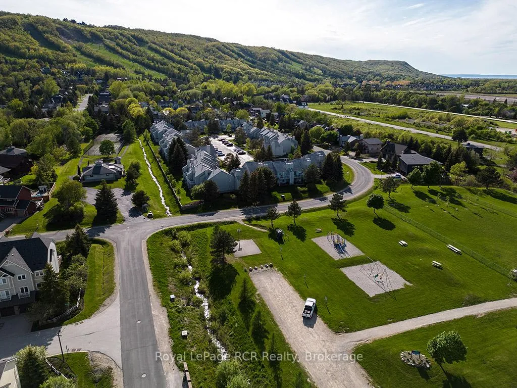 Photo 31 of Unit Unit #32, 162 Settlers Way, Blue Mountains — HOMEH