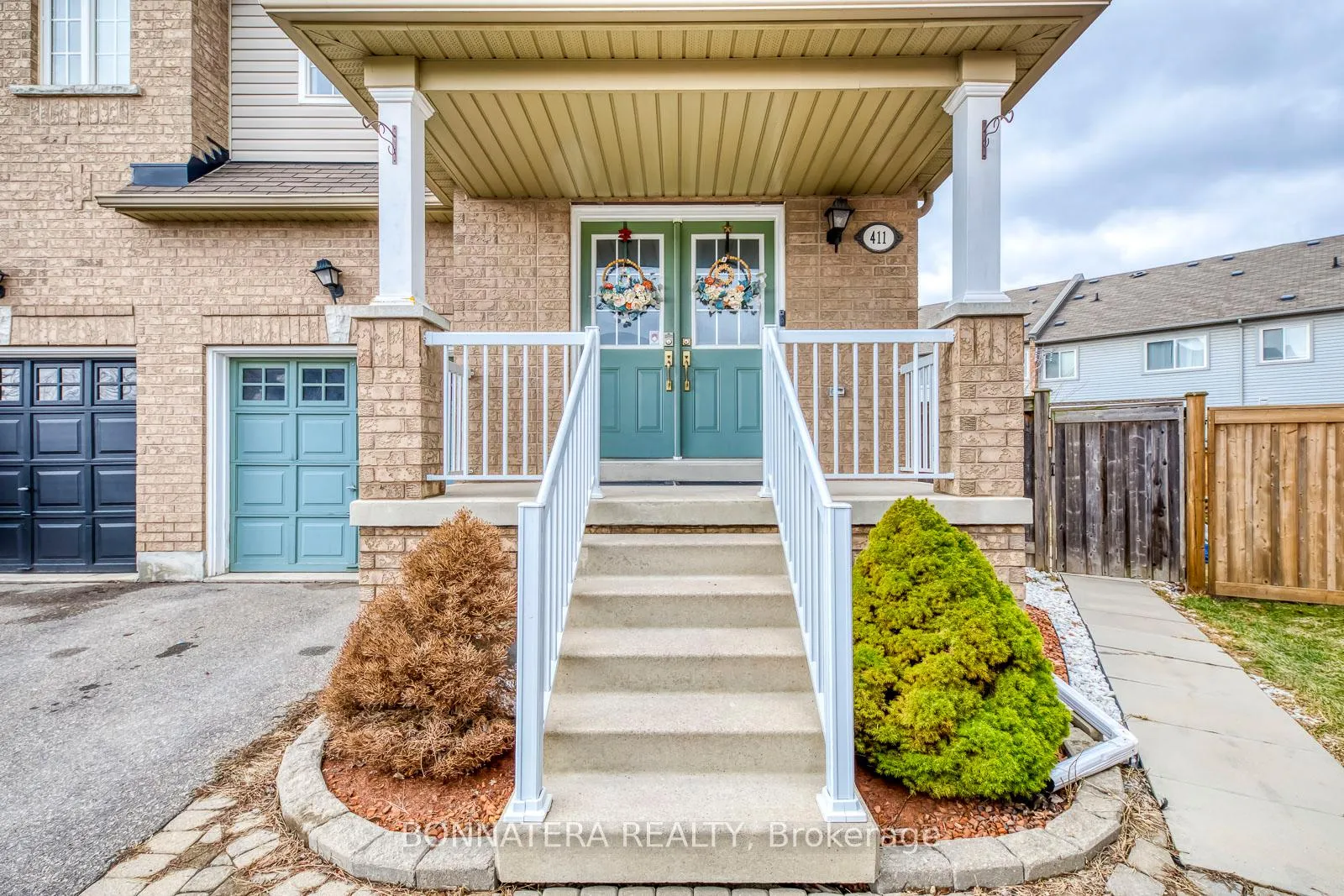 Photo 3 of 411 Hobbs Crescent, Milton, Clarke — HOMEH