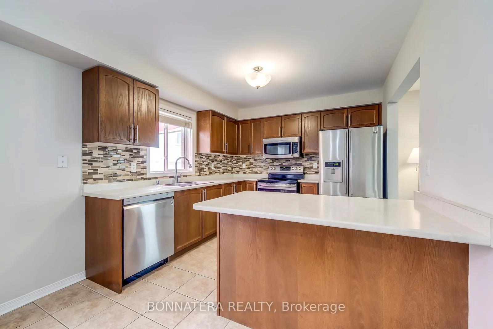 Photo 11 of 411 Hobbs Crescent, Milton, Clarke — HOMEH