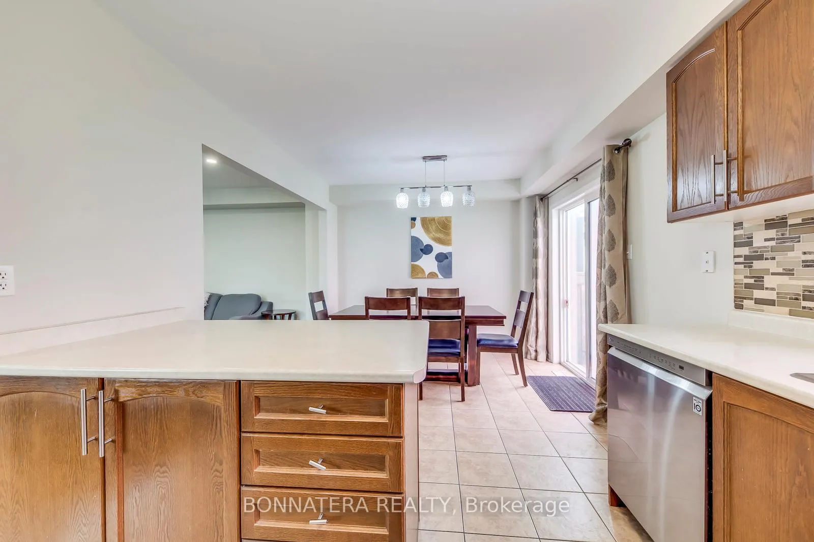 Photo 17 of 411 Hobbs Crescent, Milton, Clarke — HOMEH