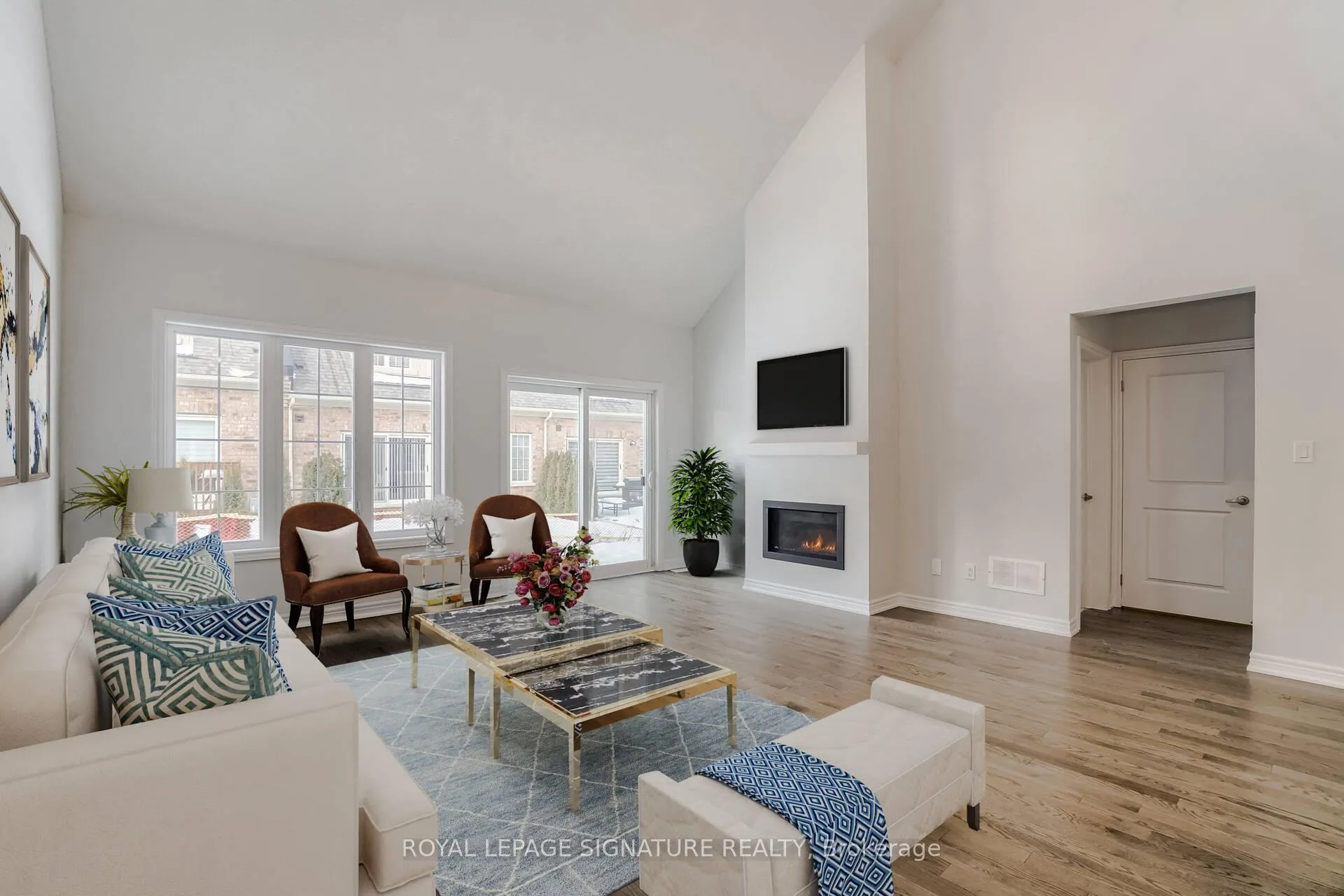 Photo 3 of 41 Overlea Drive, Brampton, Sandringham-Wellington — HOMEH