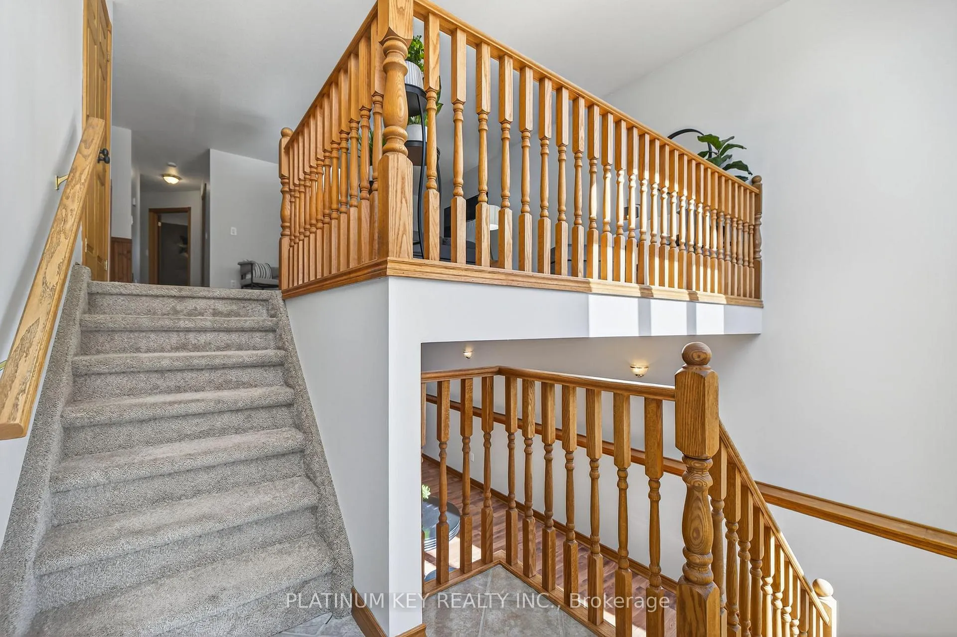 Photo 2 of 29 Dell Drive, Strathroy-Caradoc, SW — HOMEH