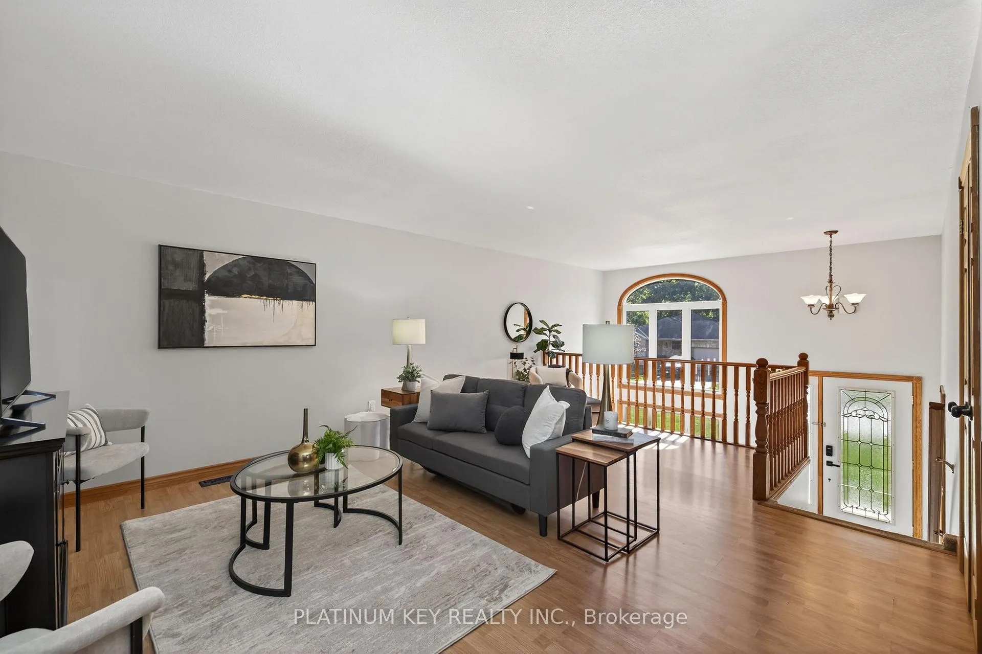 Photo 3 of 29 Dell Drive, Strathroy-Caradoc, SW — HOMEH