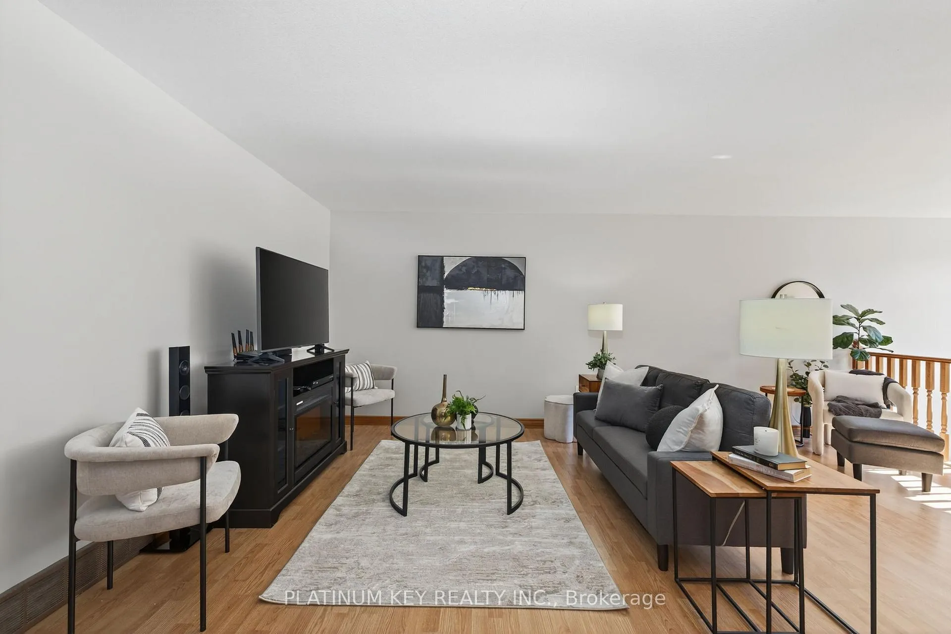 Photo 5 of 29 Dell Drive, Strathroy-Caradoc, SW — HOMEH